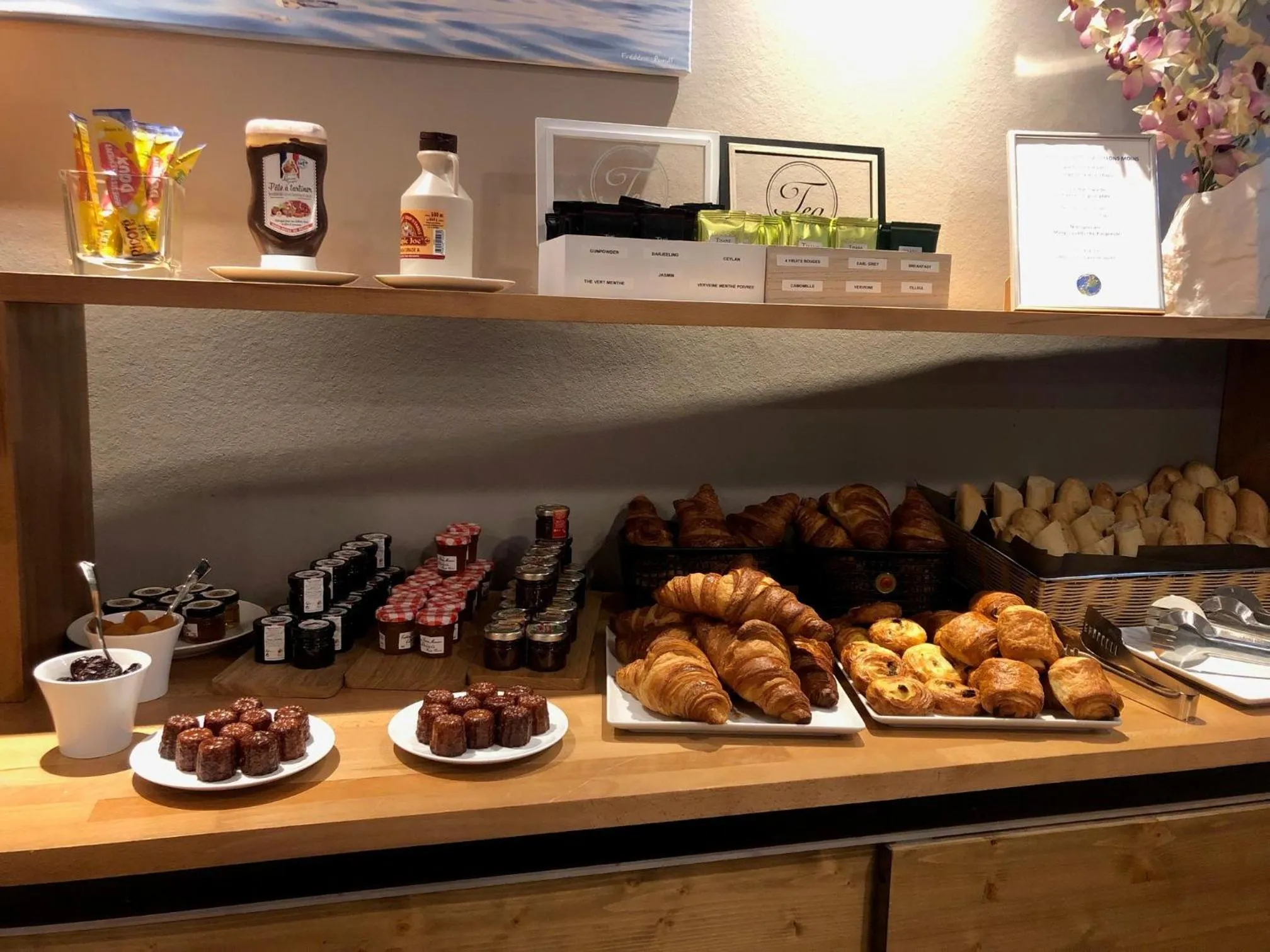 Buffet breakfast in Hôtel Point France