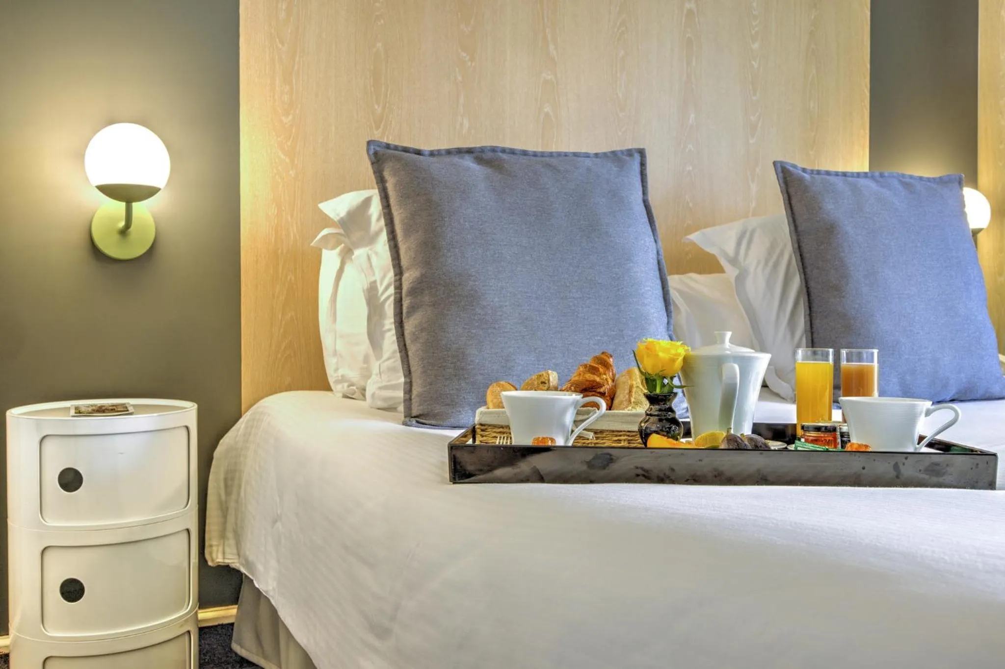 Bedroom, Bed in Hôtel Point France