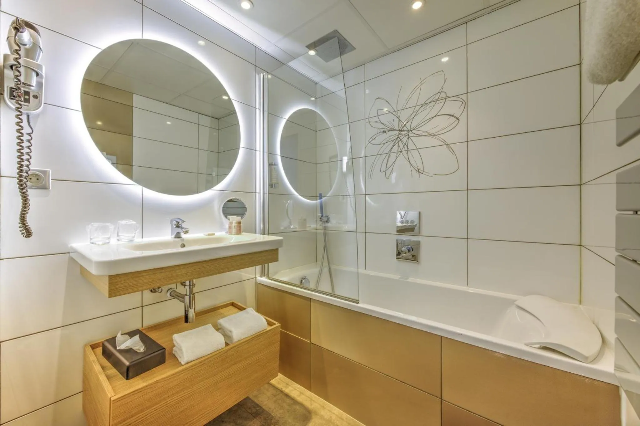 Bathroom in Hôtel Point France