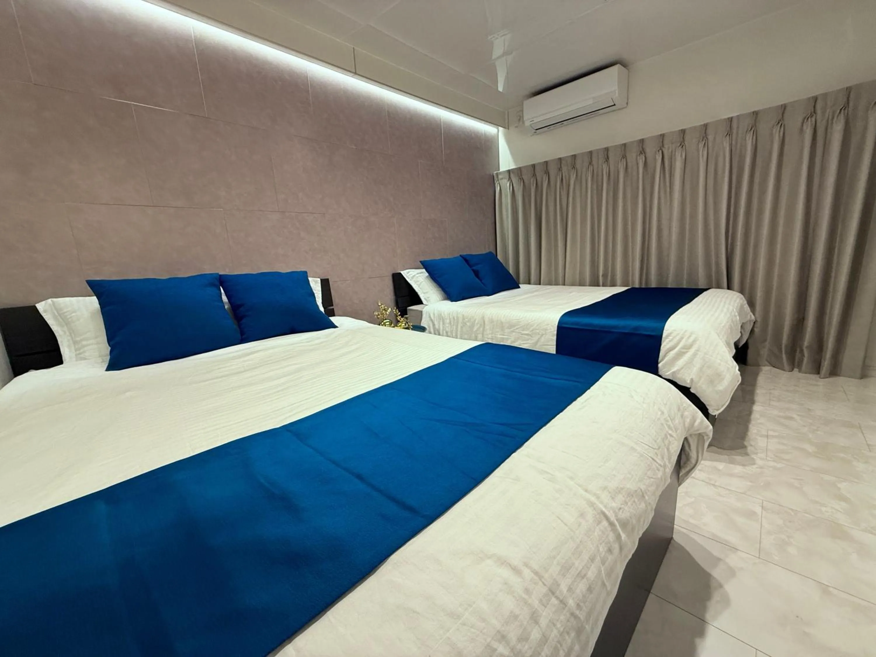 Bedroom, Bed in Ray House