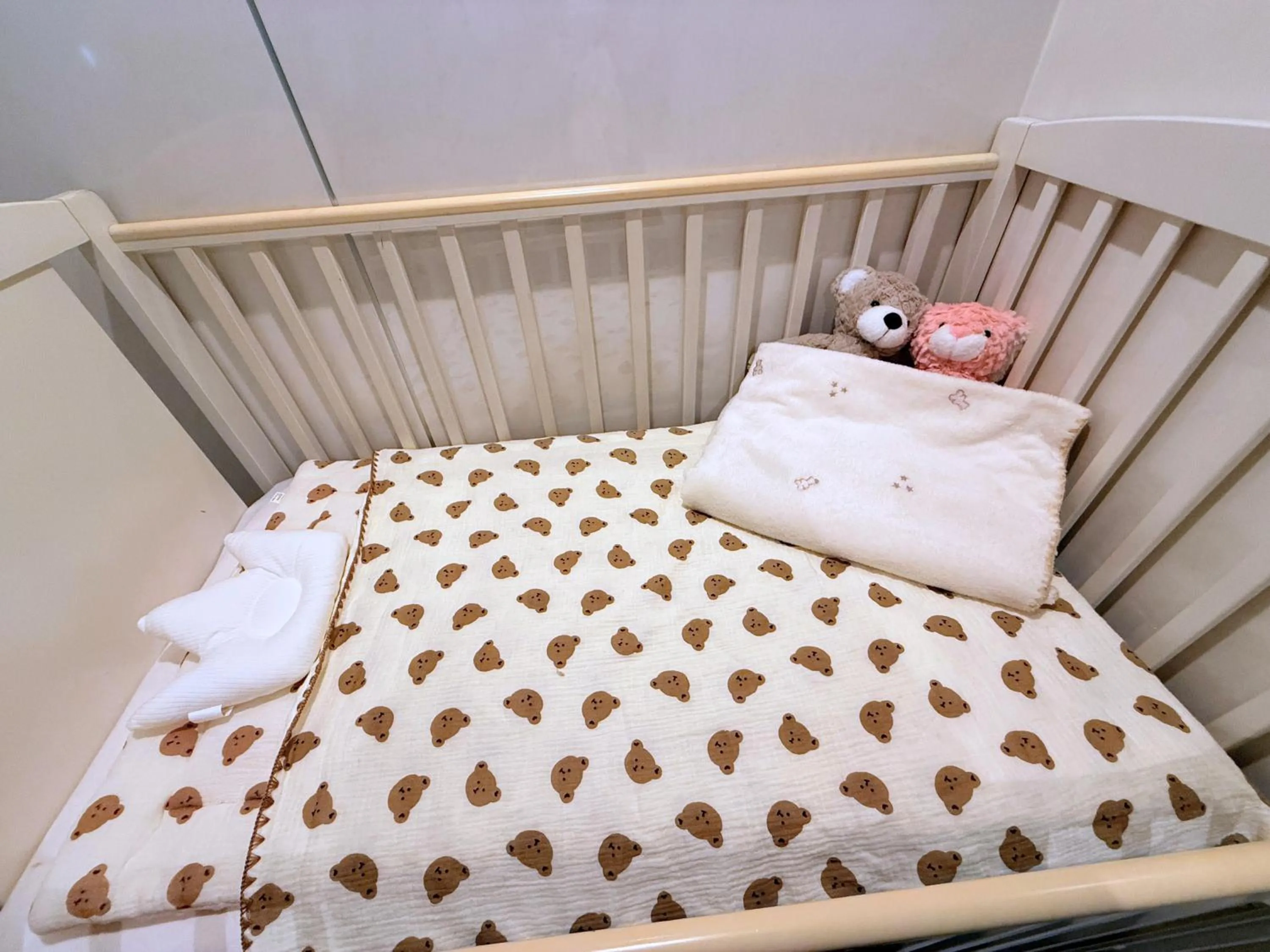 cot, Bed in Ray House