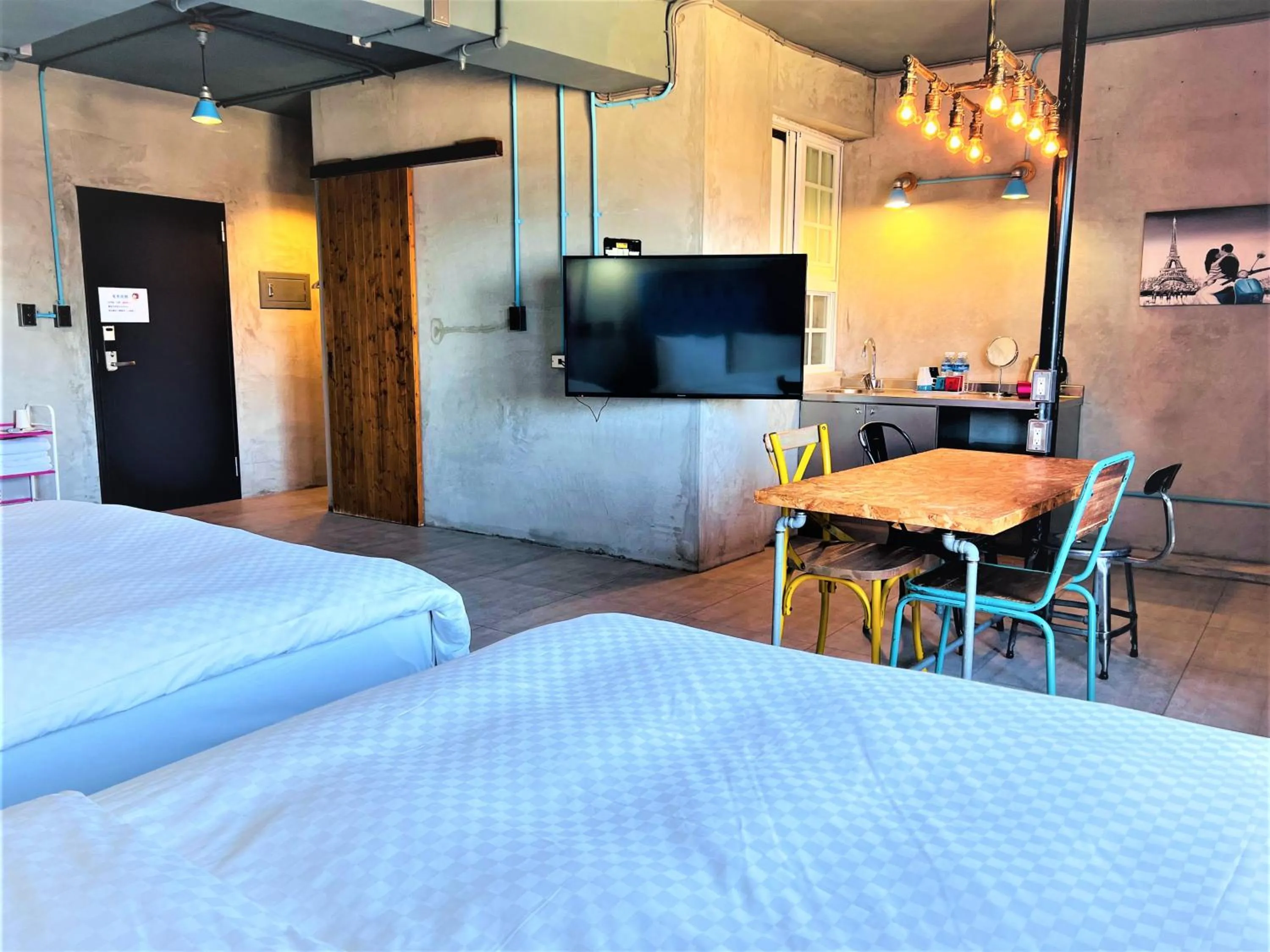 Photo of the whole room, Bed in 4 Design Inn