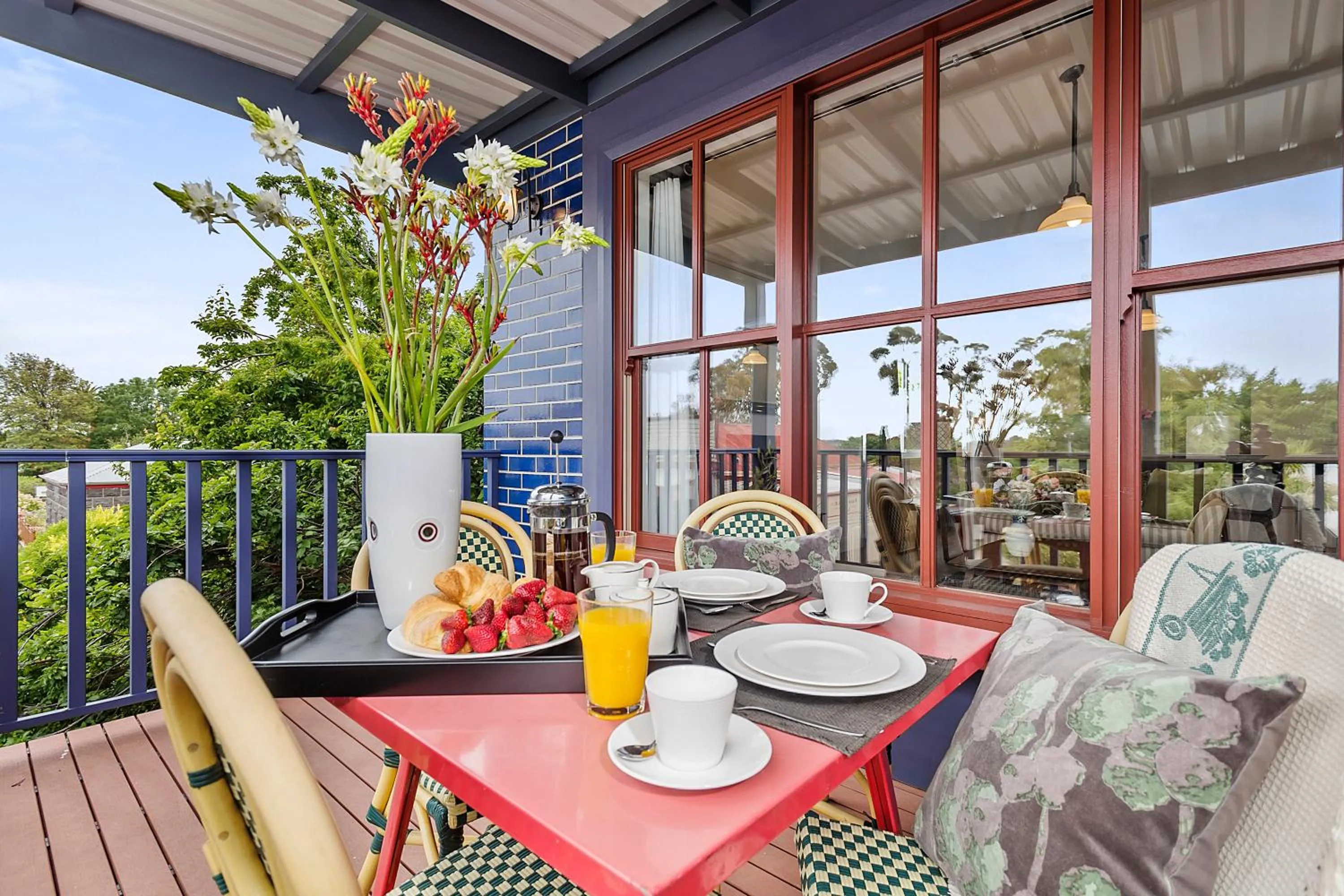 Balcony/Terrace in Blue Rosella on Piper