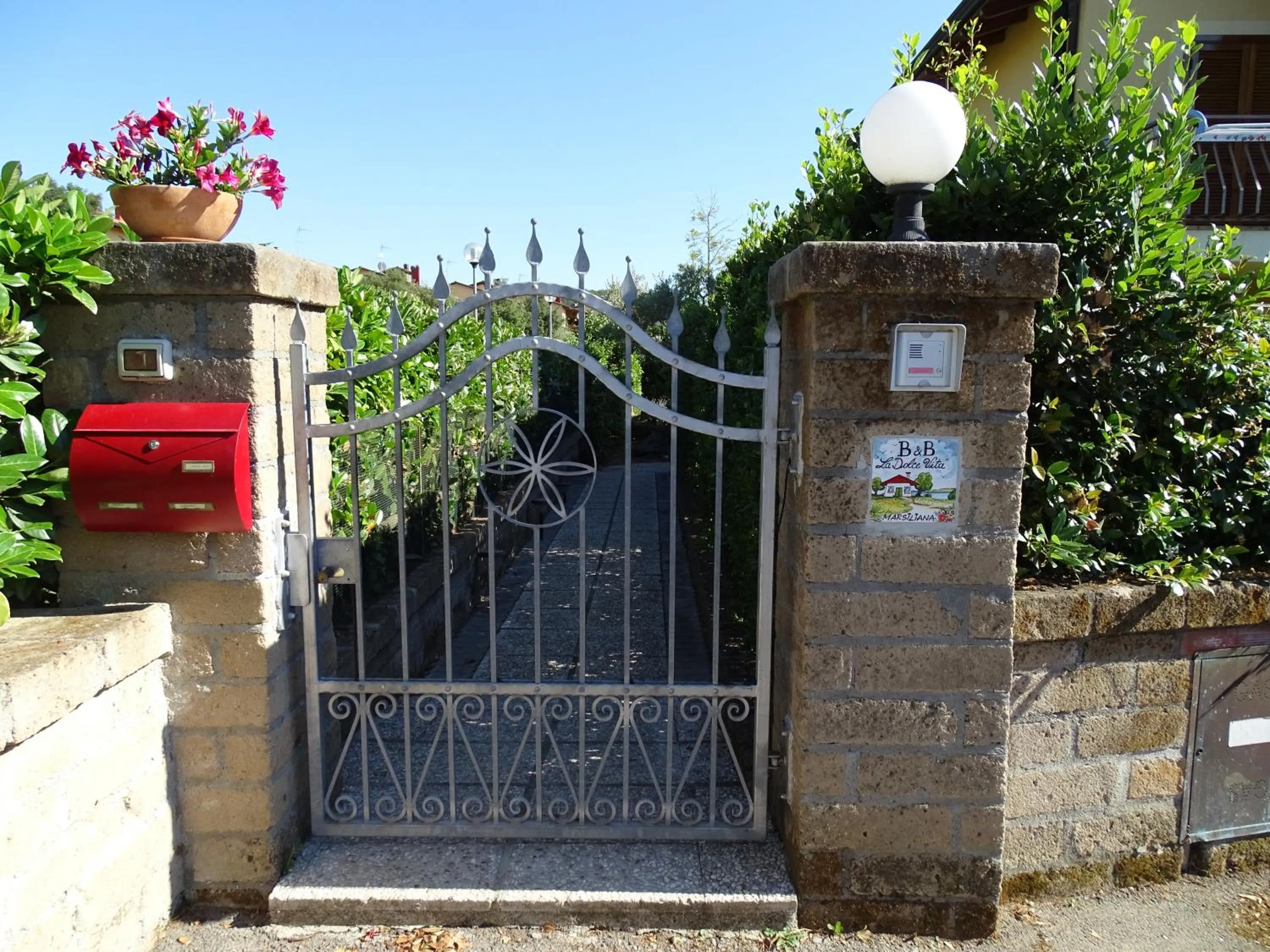 Facade/entrance in B&B La Dolce Vita
