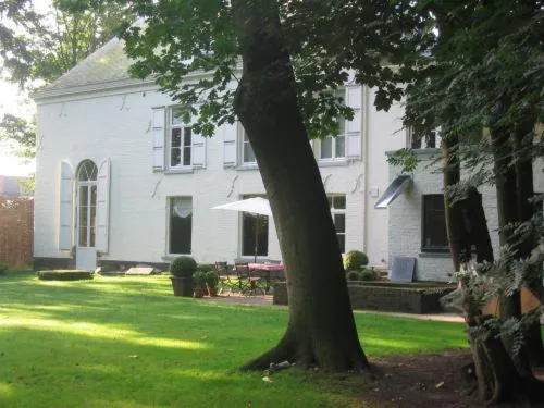 Facade/entrance in B&B 't Wit Huys Brugge