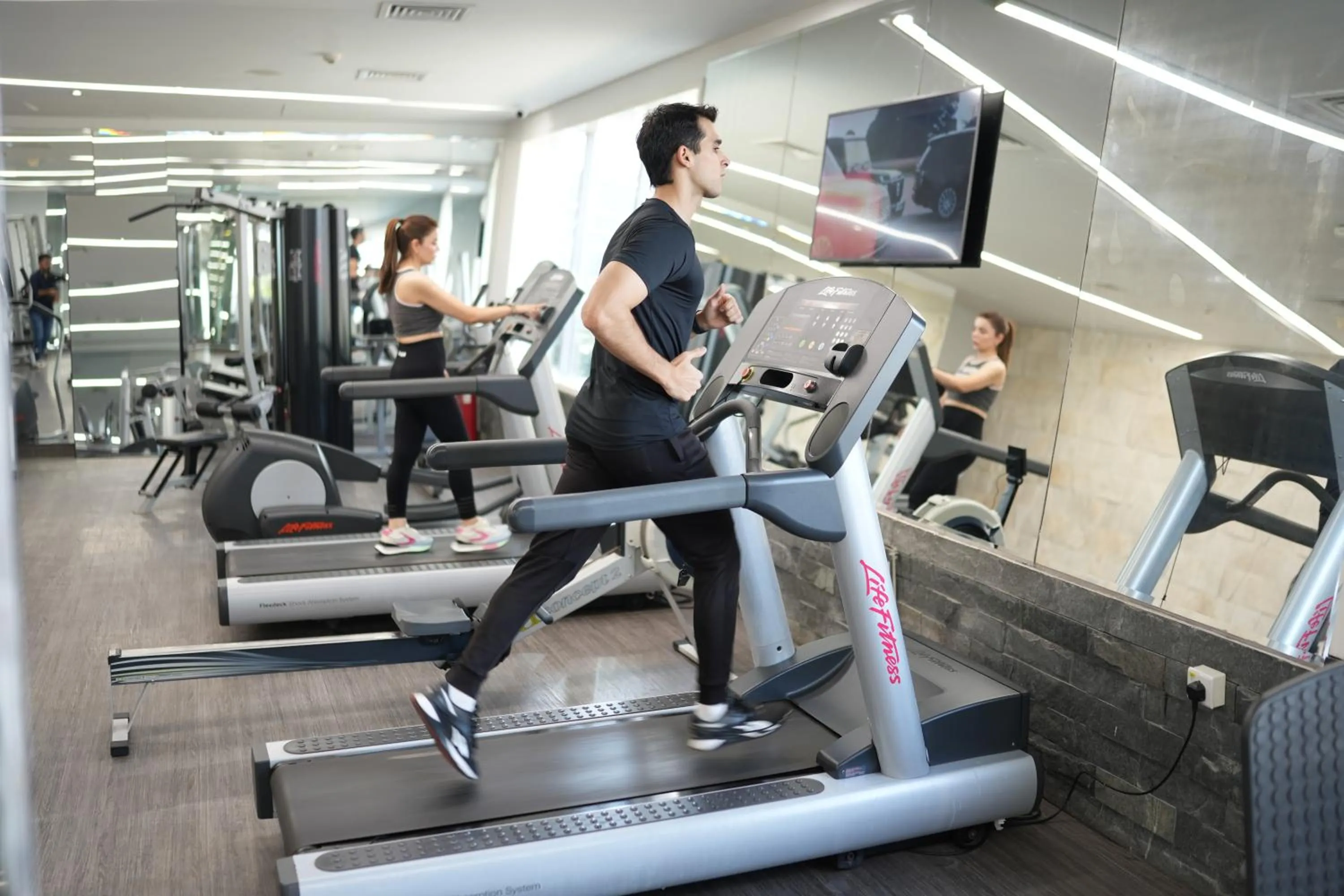 Fitness centre/facilities in The Nishat Hotel Johar Town