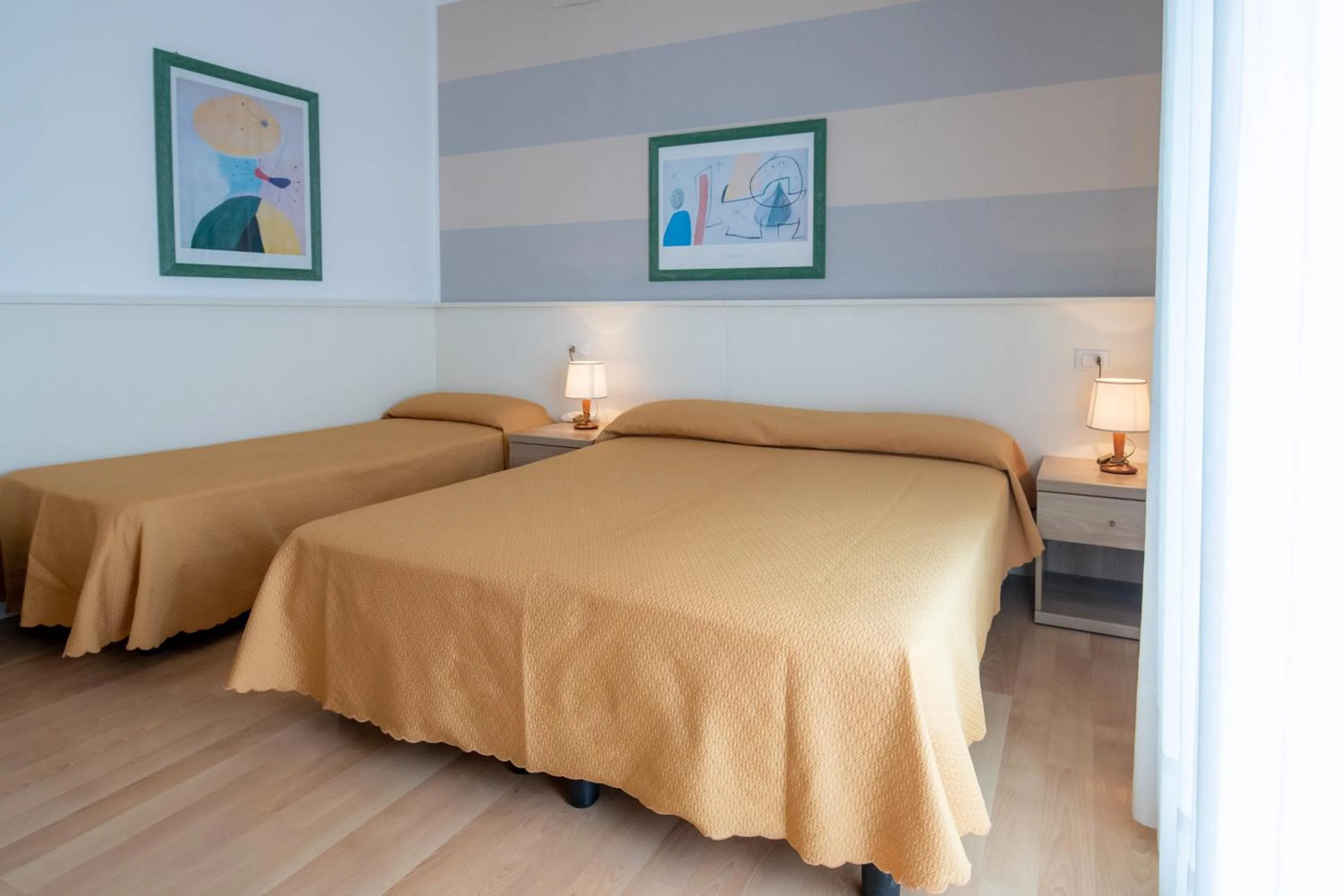 Sea view, Bed in Hotel Parigi