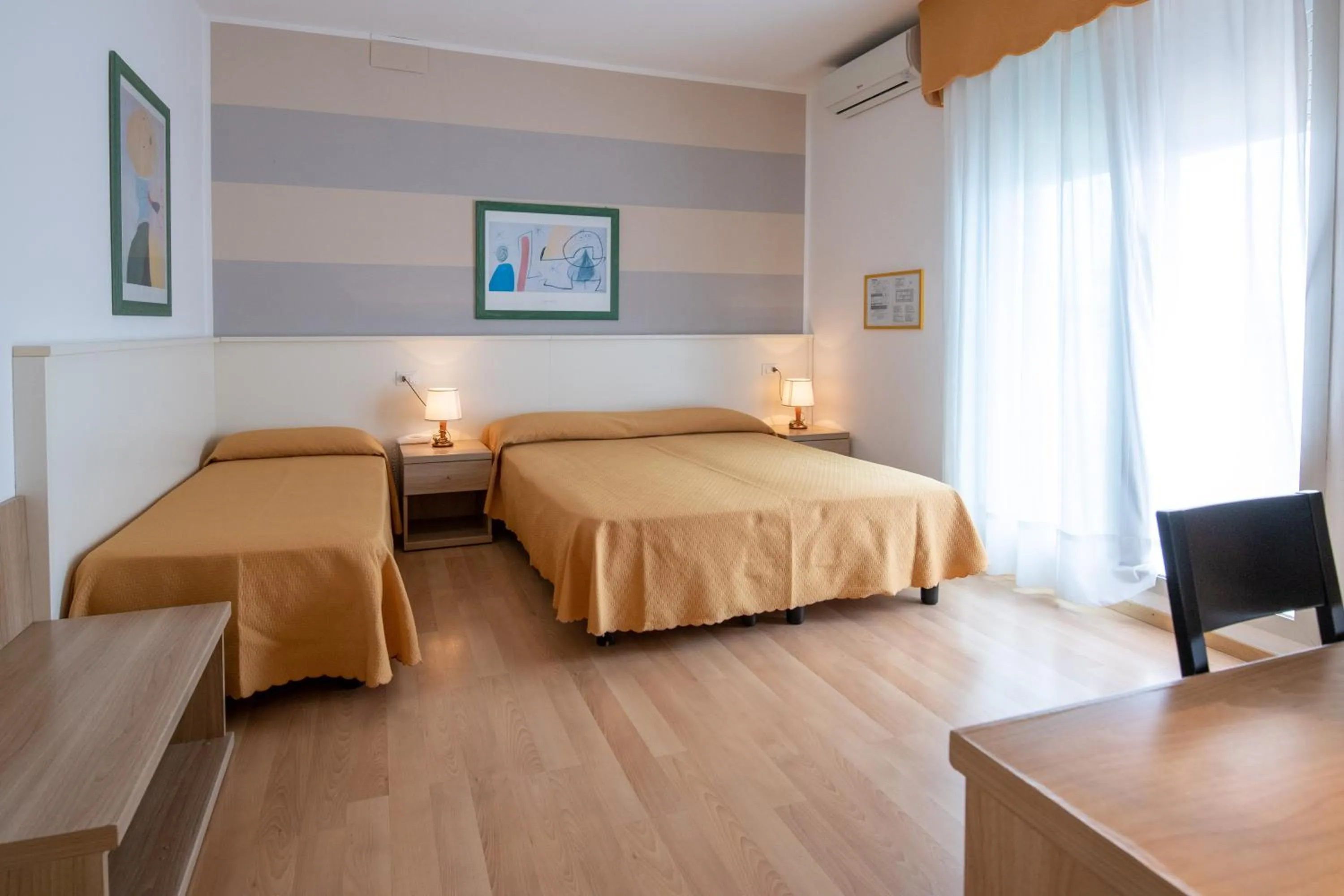 Sea view, Bed in Hotel Parigi