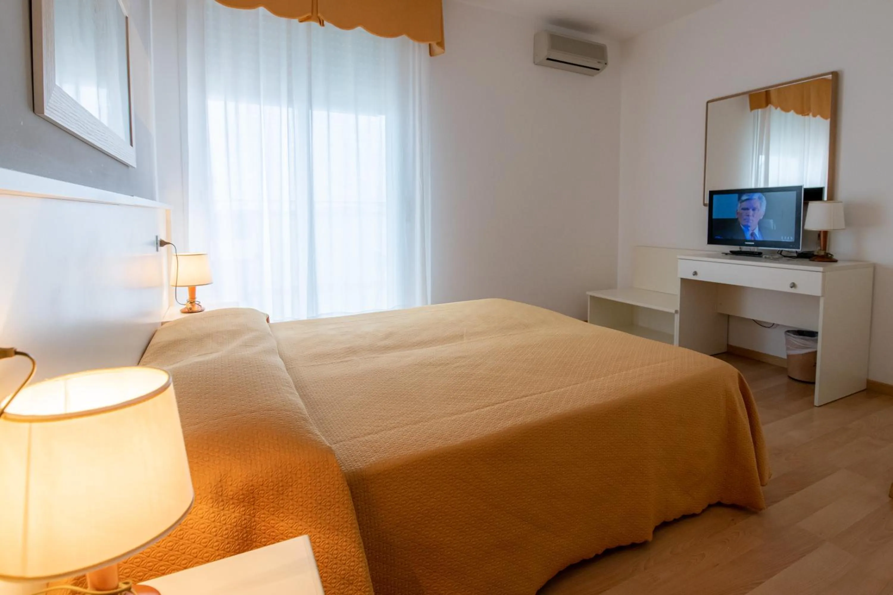 Bedroom, Bed in Hotel Parigi