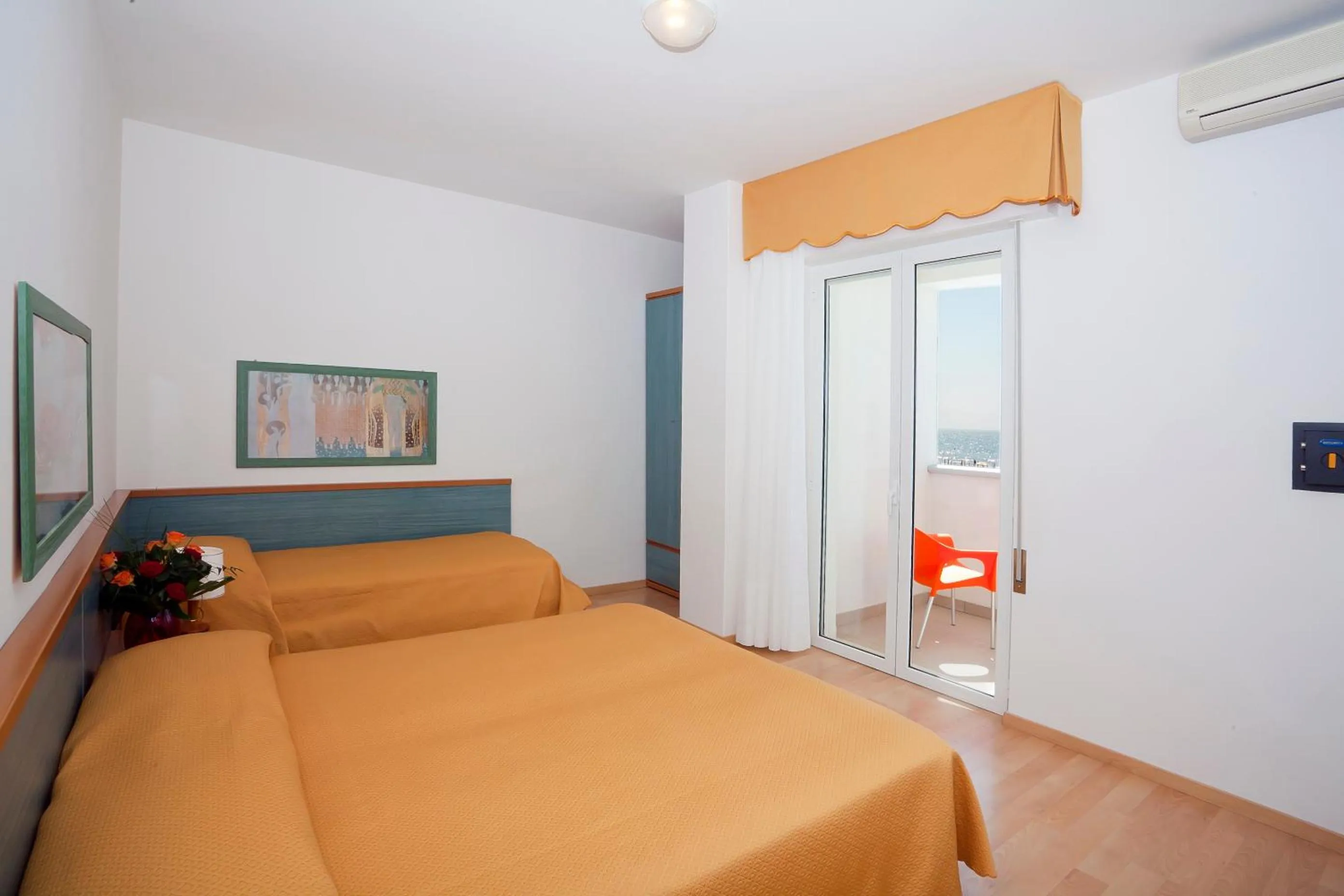 Sea view, Bed in Hotel Parigi