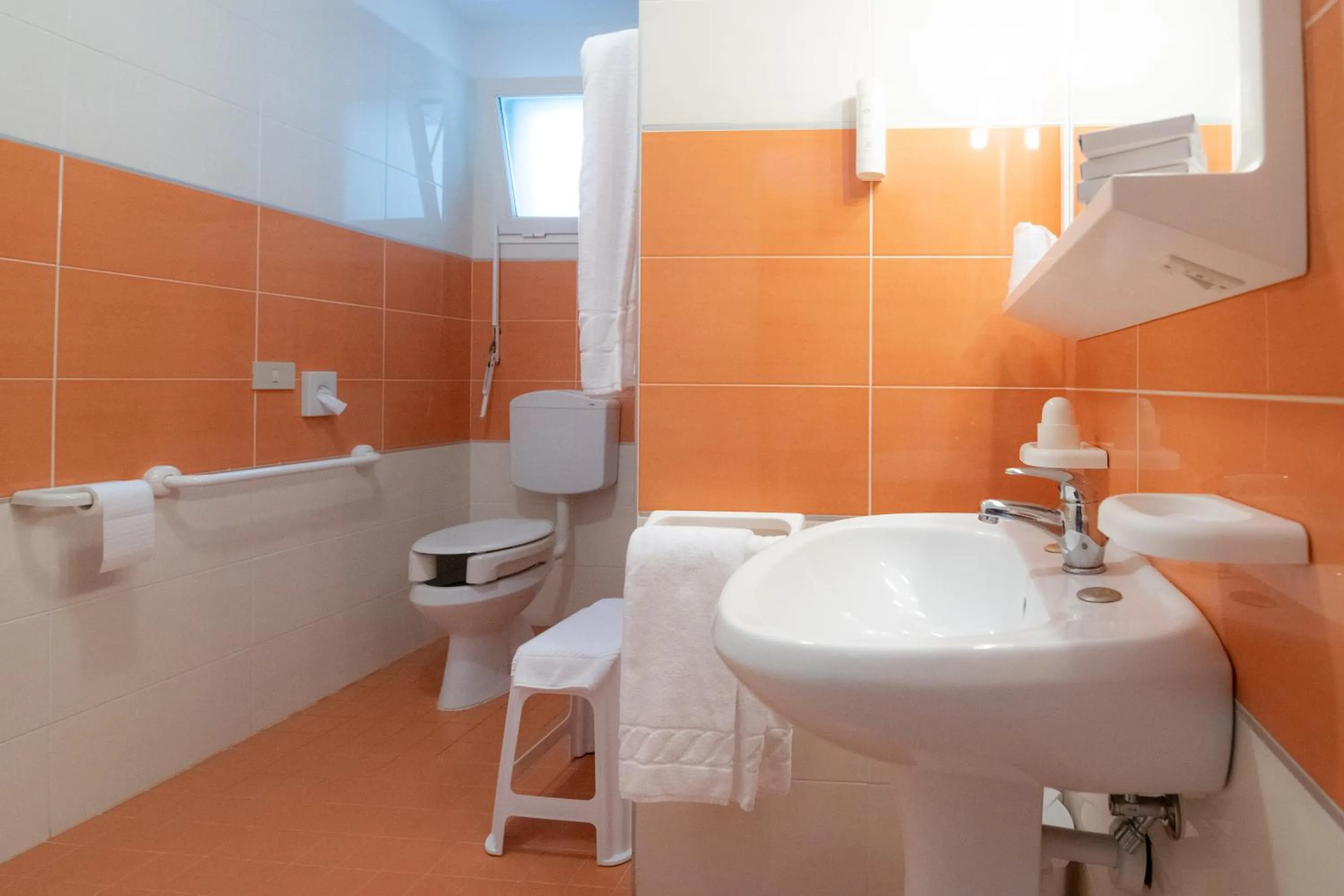 Toilet in Hotel Parigi