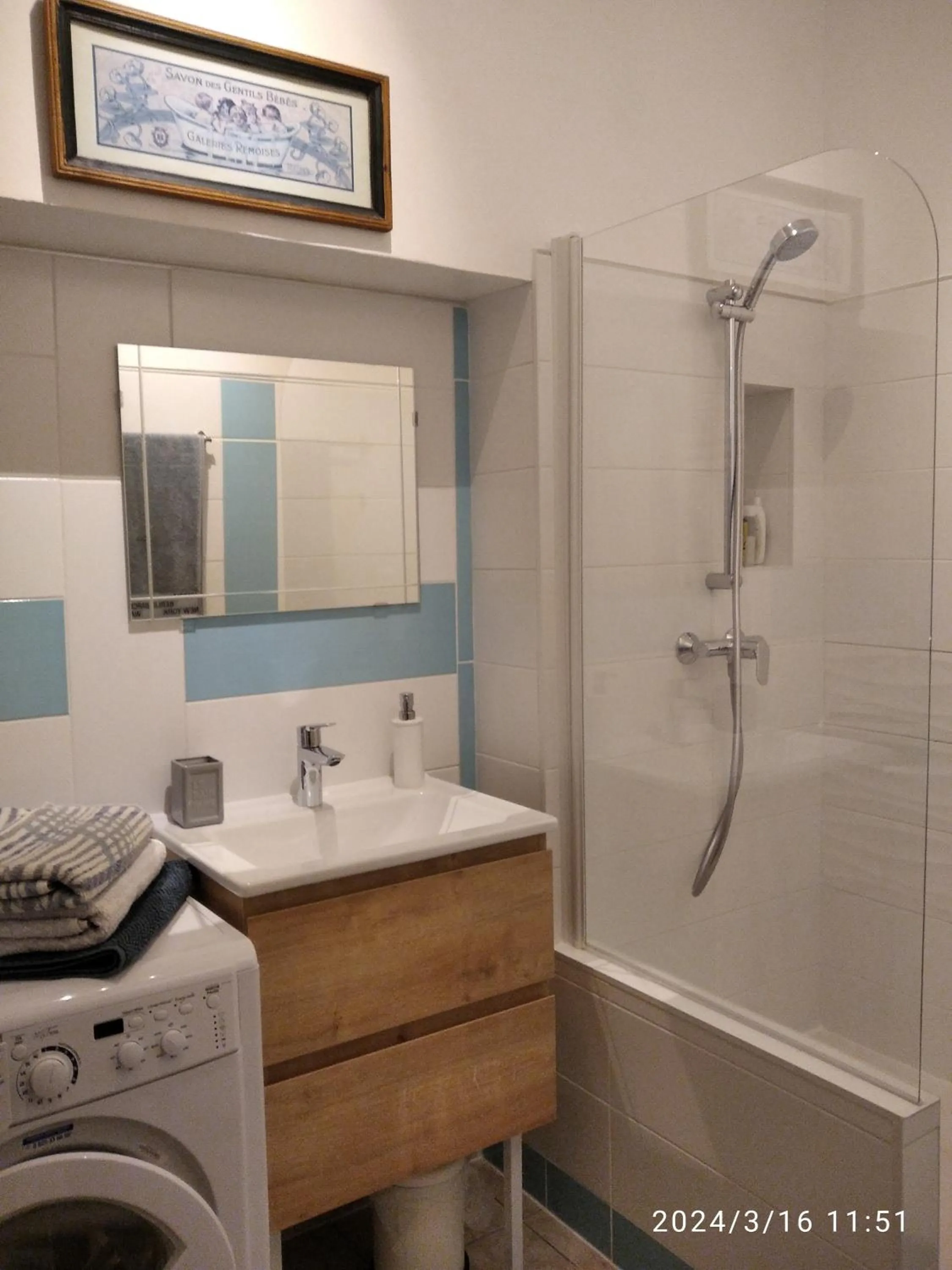 Shower in Le Grenier