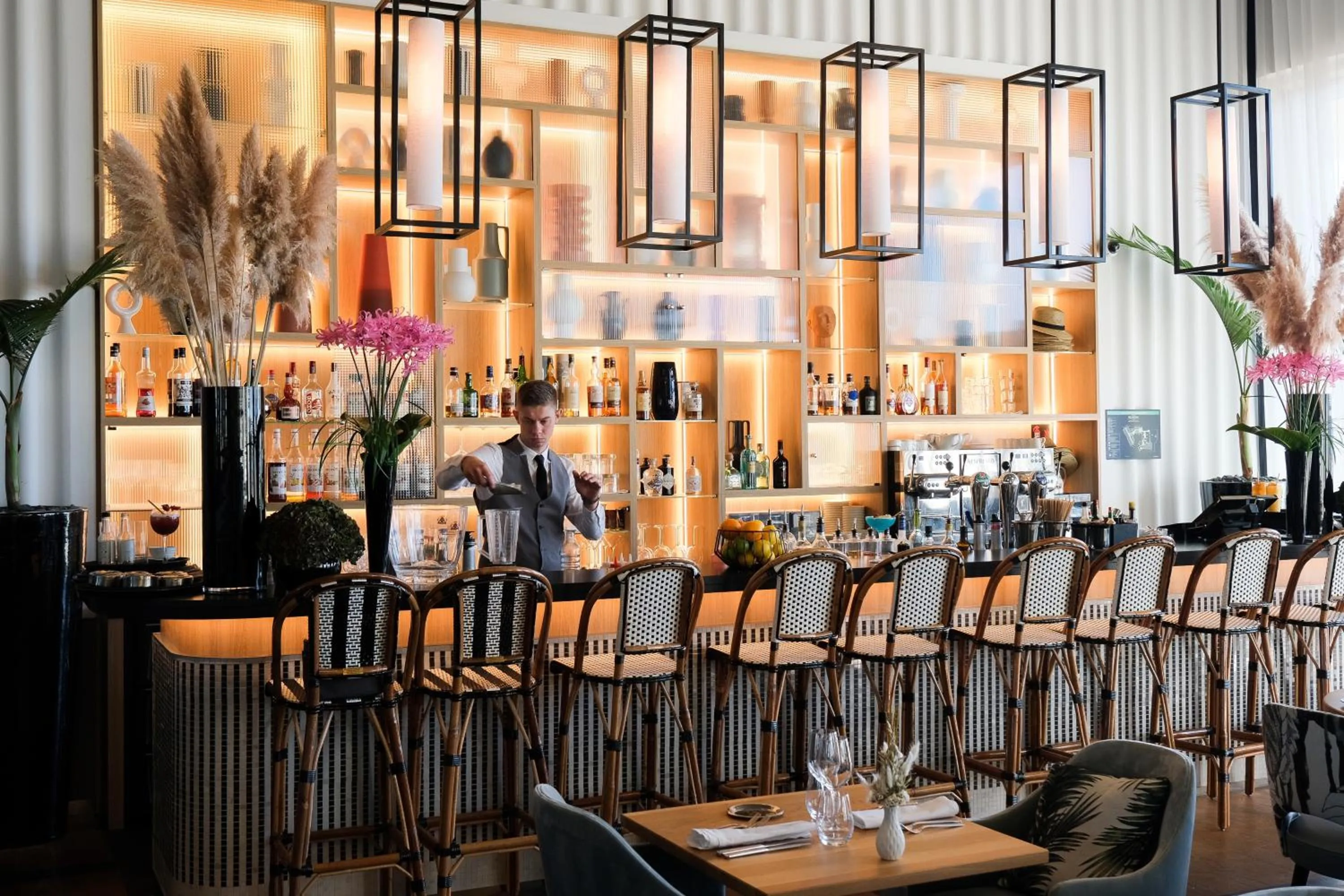 Lounge or bar in Thalazur Saint Jean de Luz - Hôtel & Spa