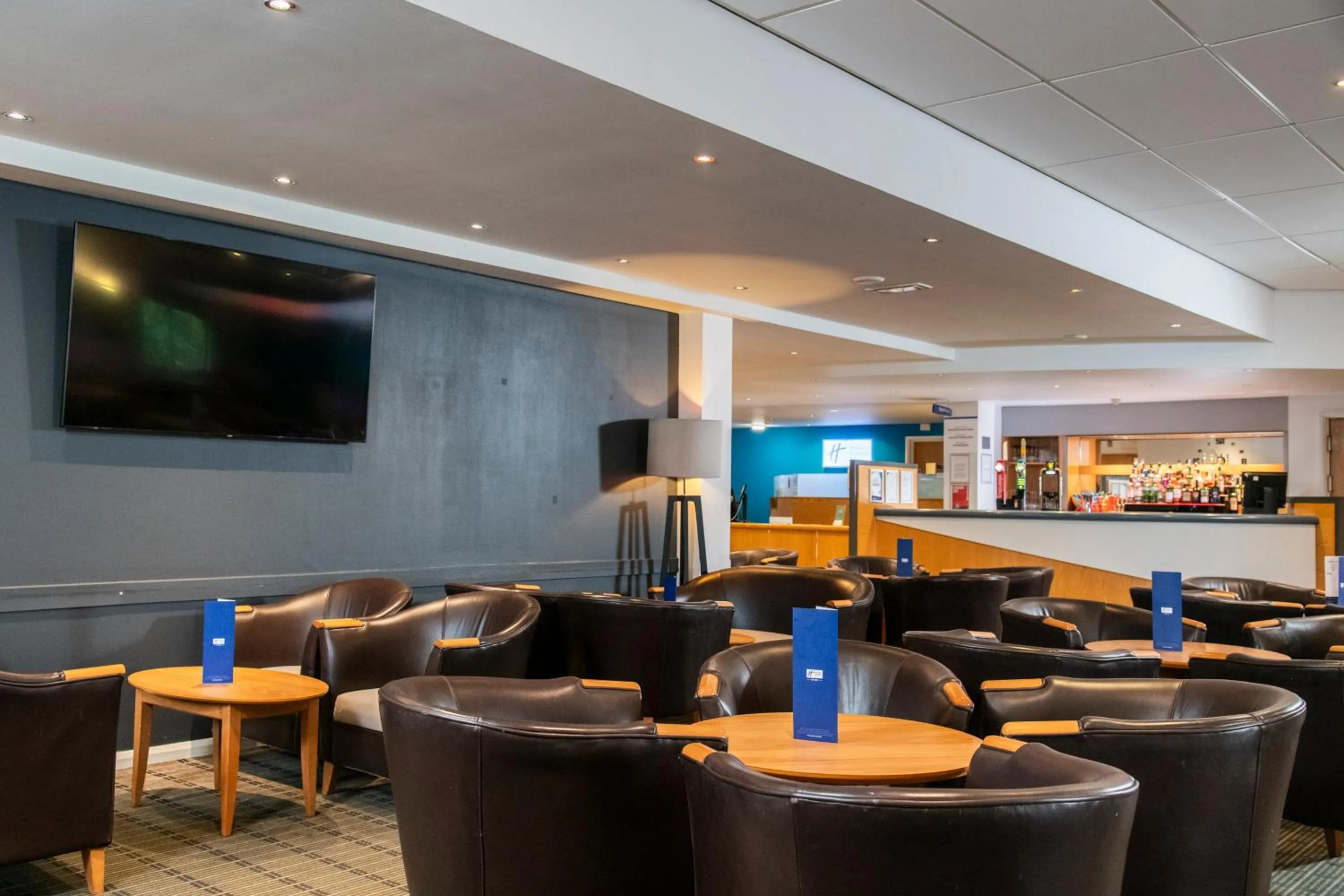 Lounge or bar in Holiday Inn Express Inverness by IHG