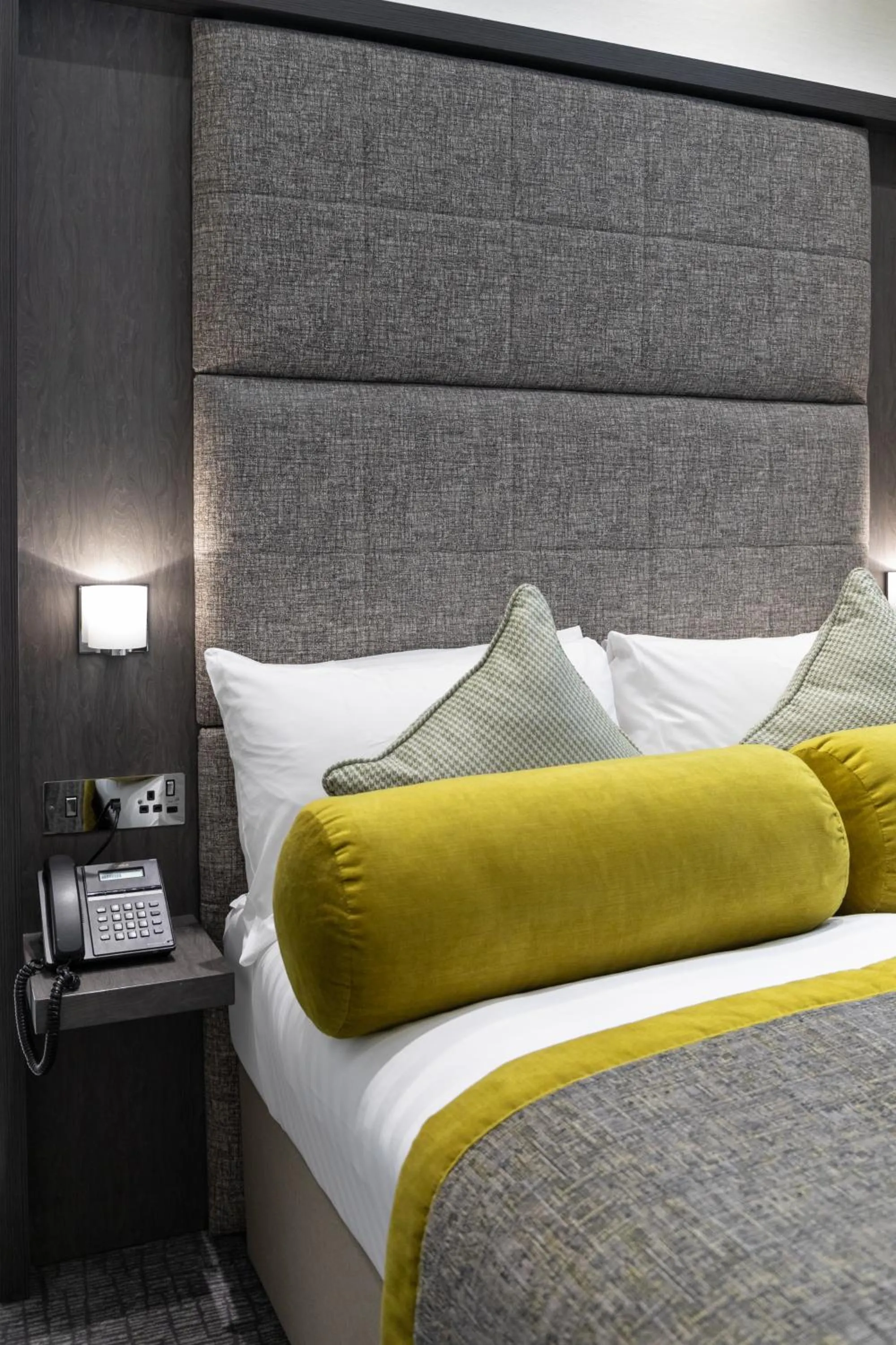 Bed in Mornington Hotel London Victoria