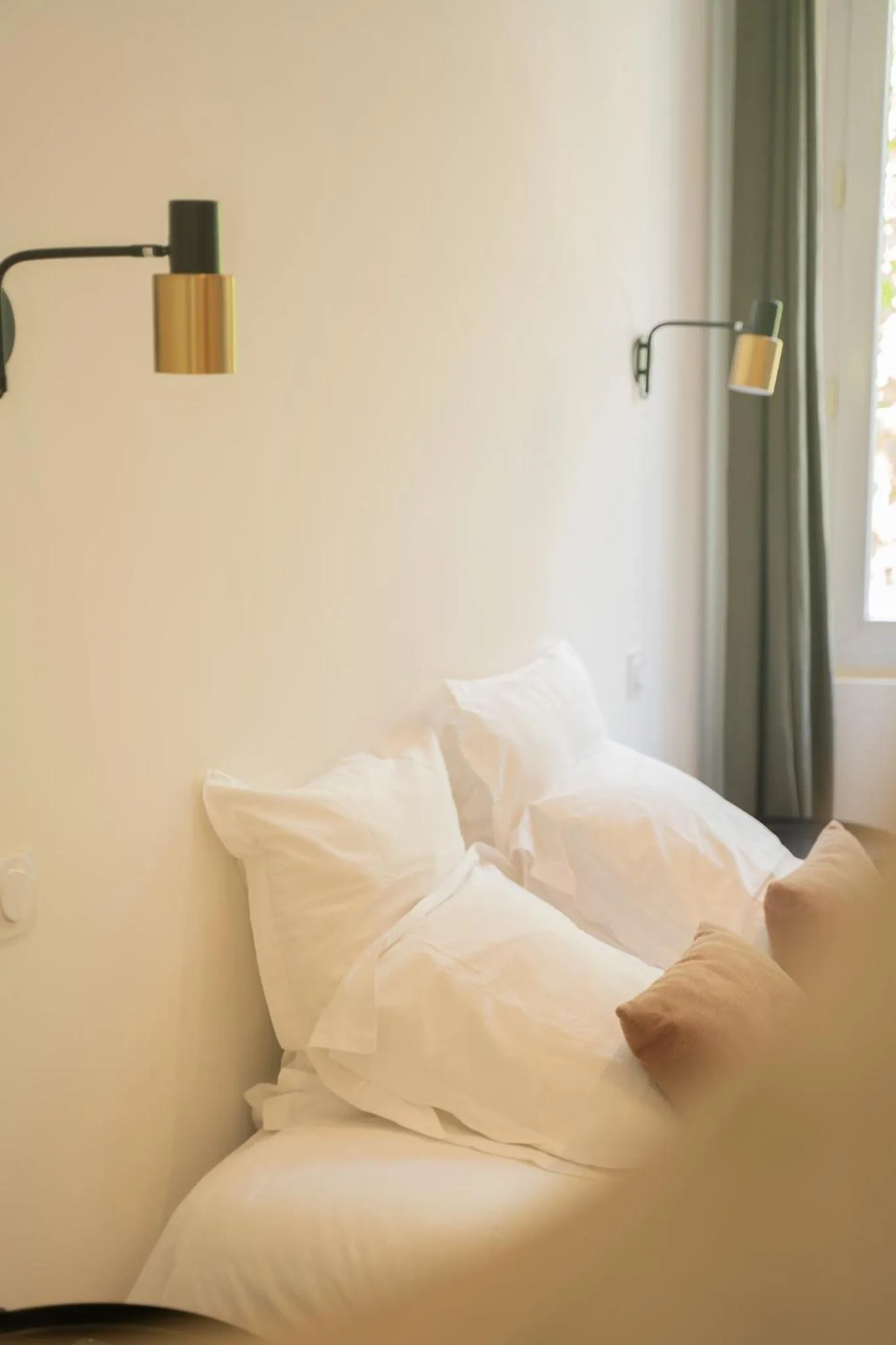 Bed in Hôtel d'Angleterre, Salon-de-Provence