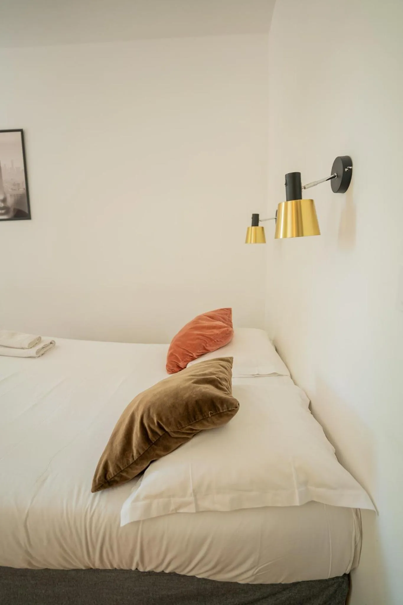 Bed in Hôtel d'Angleterre, Salon-de-Provence