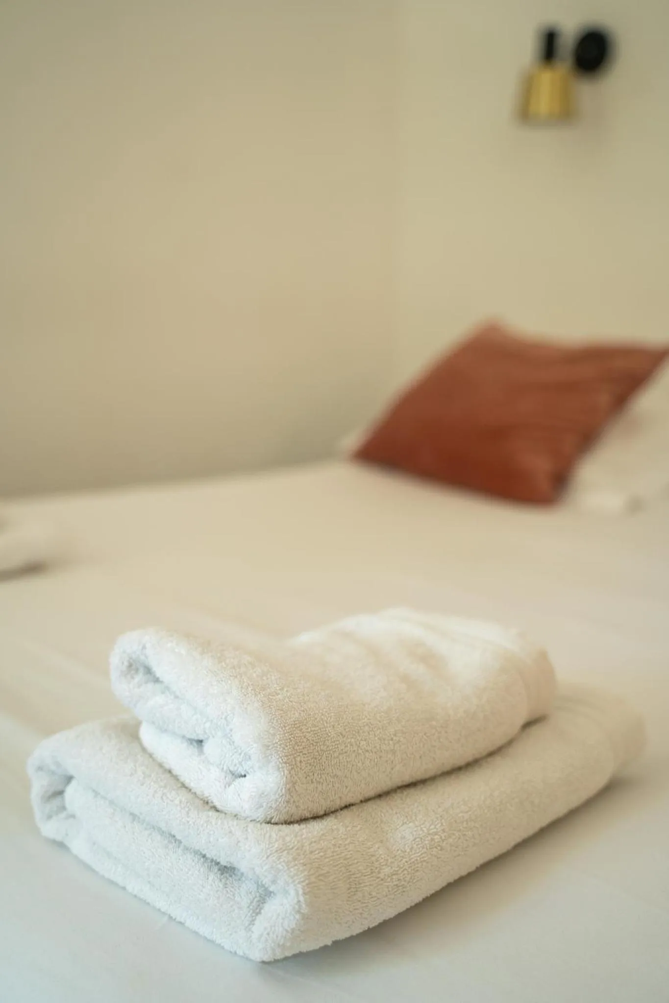 Bed in Hôtel d'Angleterre, Salon-de-Provence