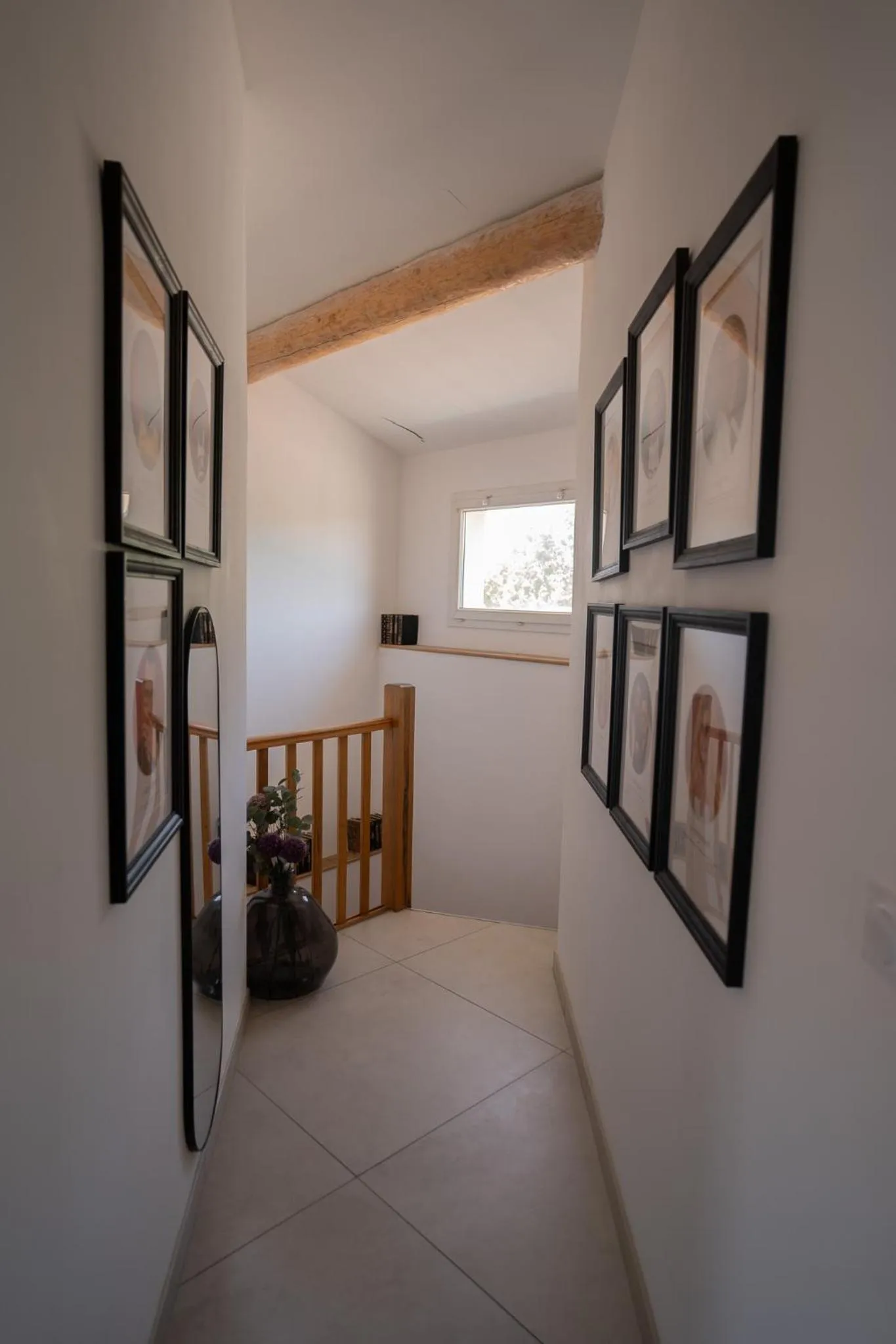 Bed in Hôtel d'Angleterre, Salon-de-Provence