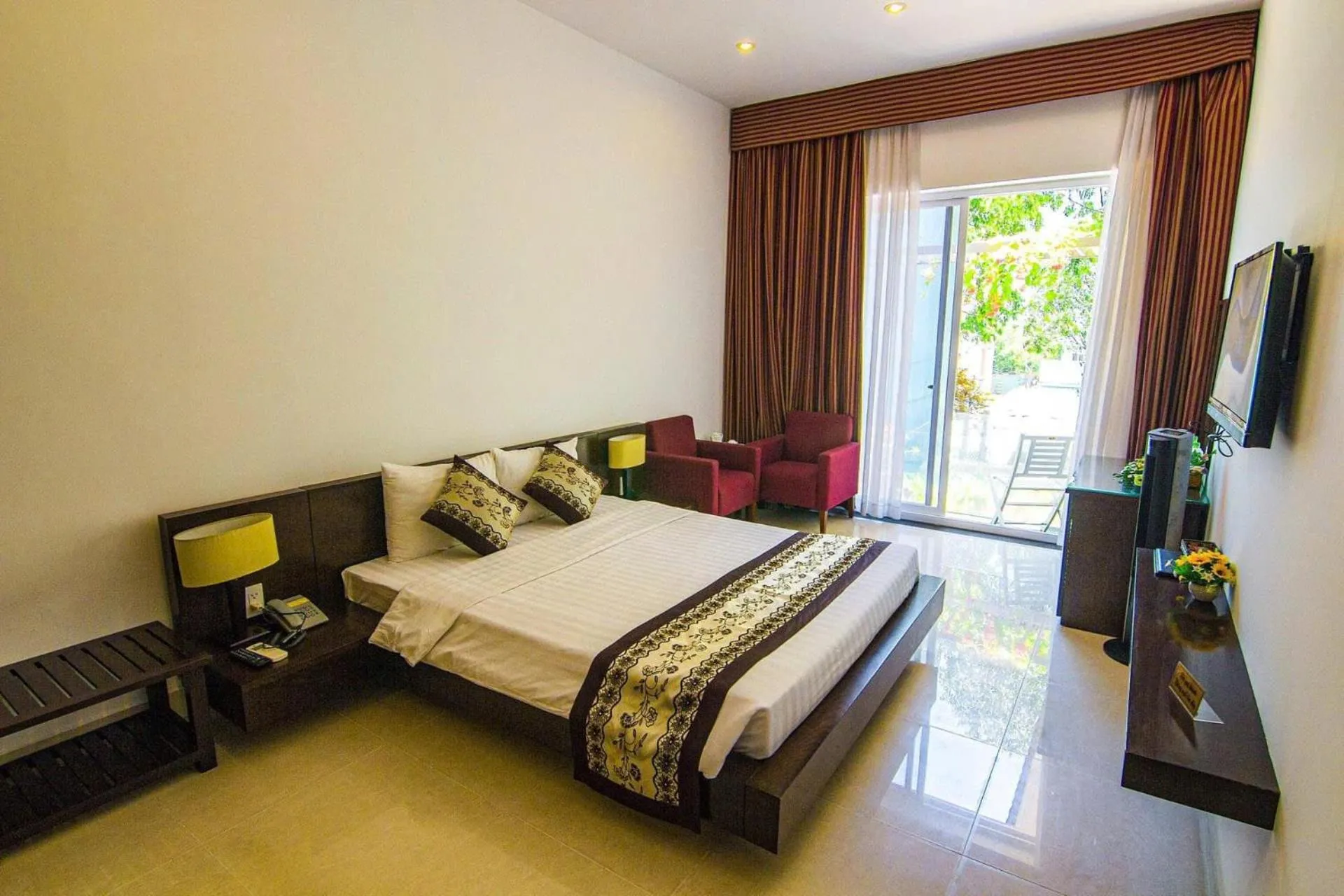 Bed in Ngoc Linh Luxury Hotel