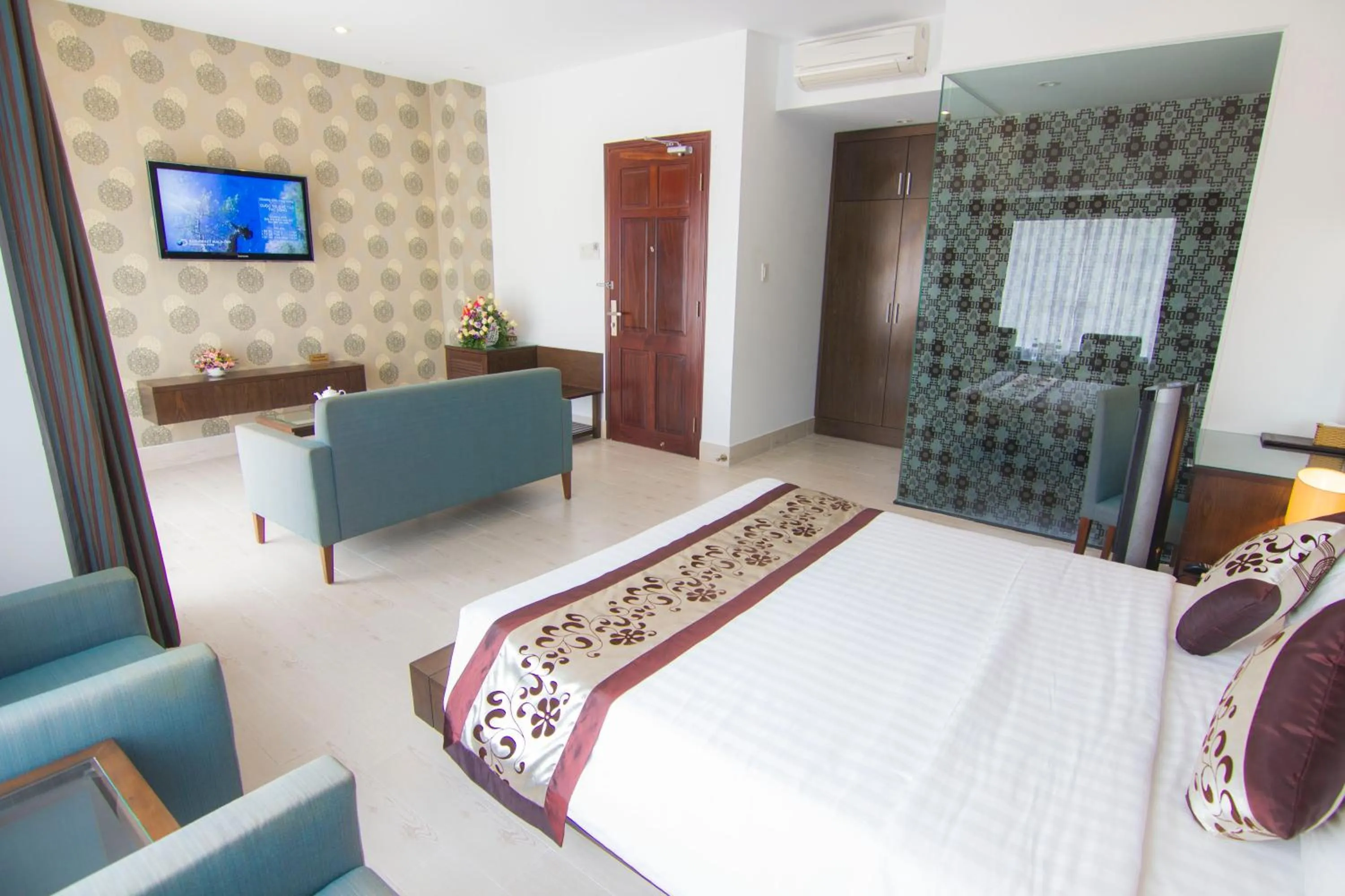 Bed in Ngoc Linh Luxury Hotel