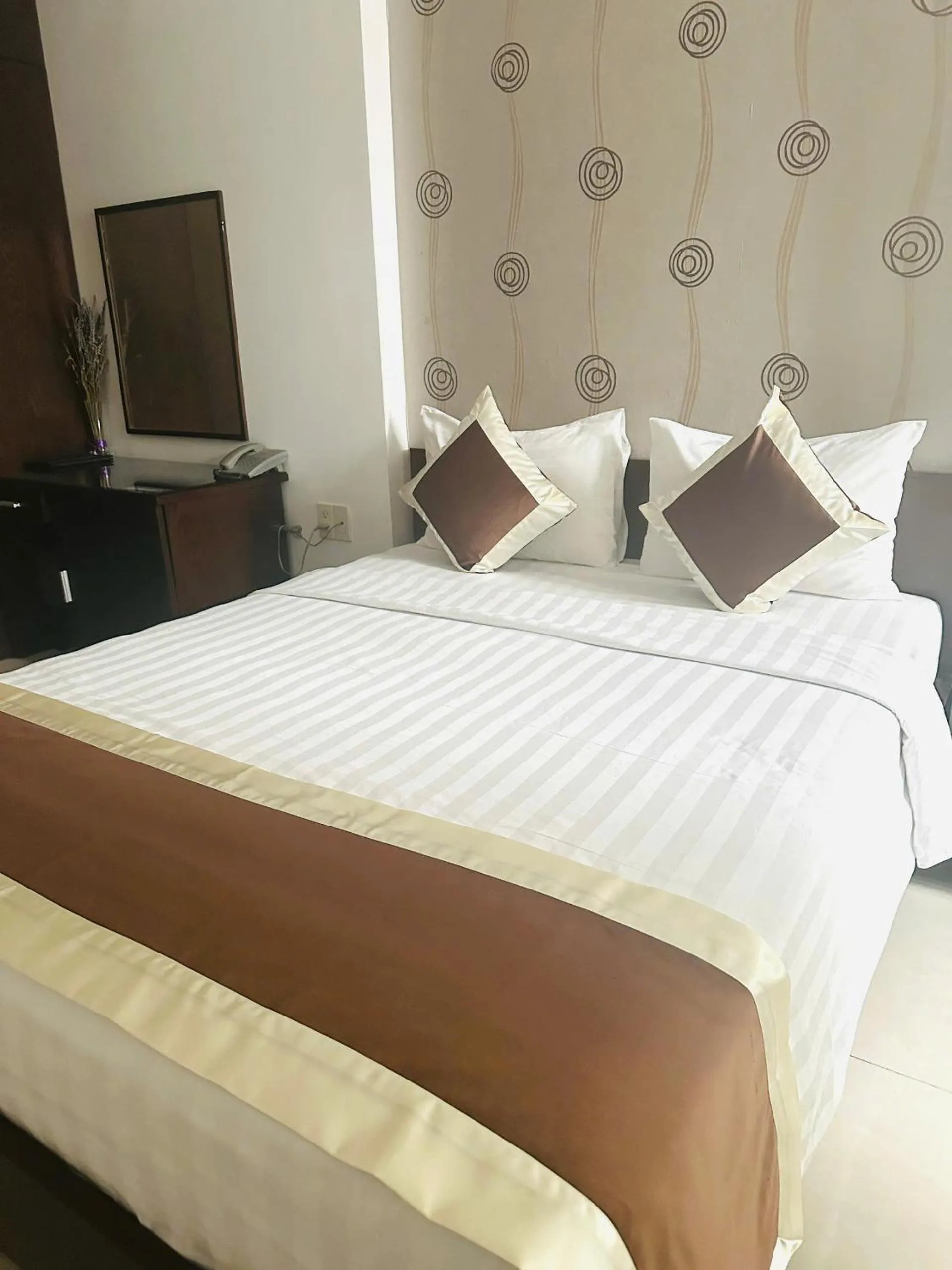 Bed in Ngoc Linh Luxury Hotel