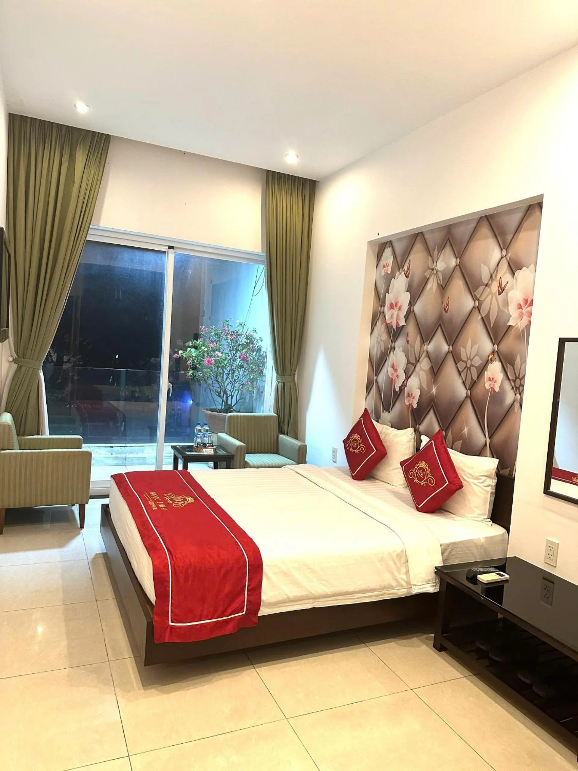 Bed in Ngoc Linh Luxury Hotel