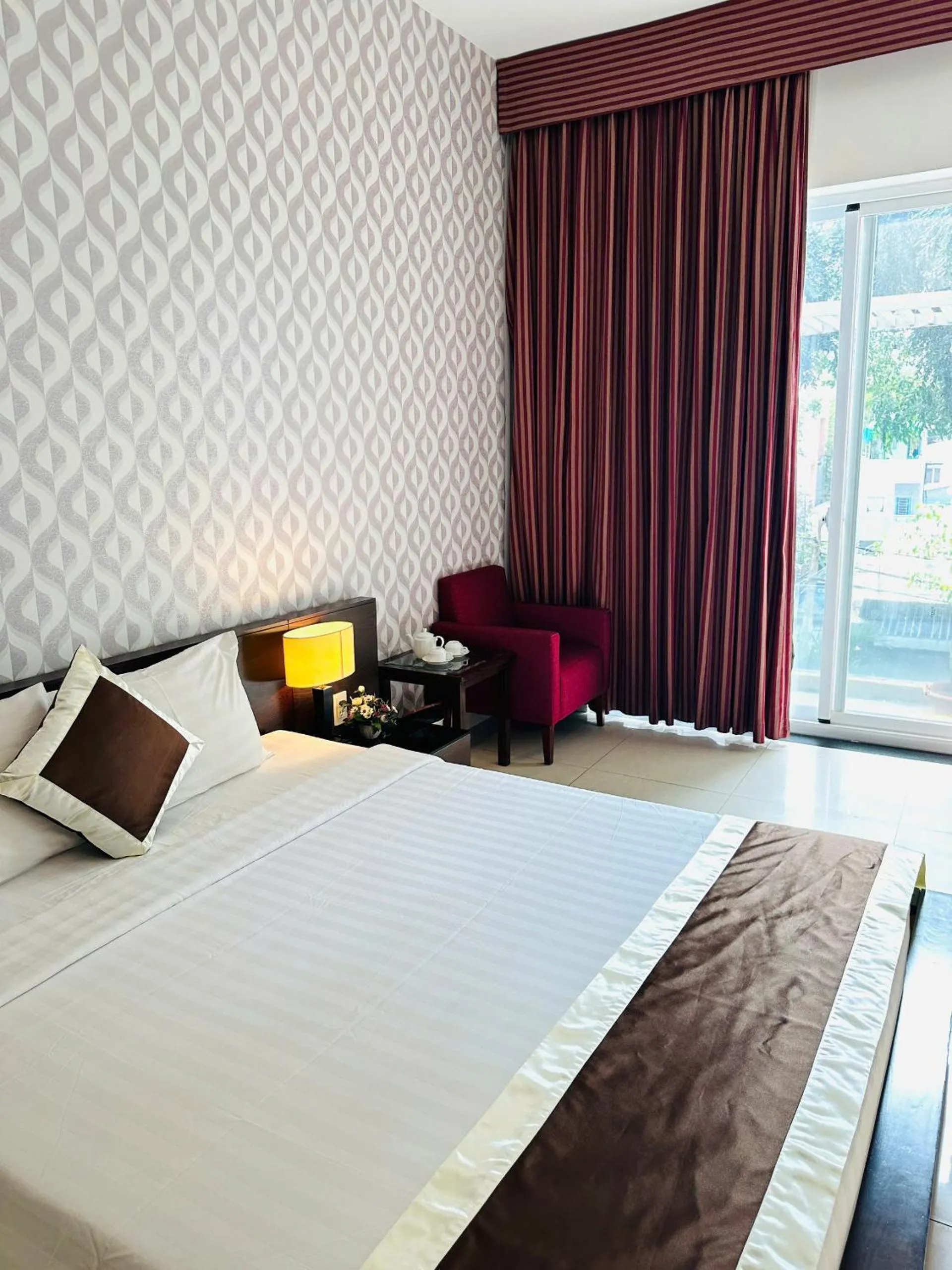 Bed in Ngoc Linh Luxury Hotel