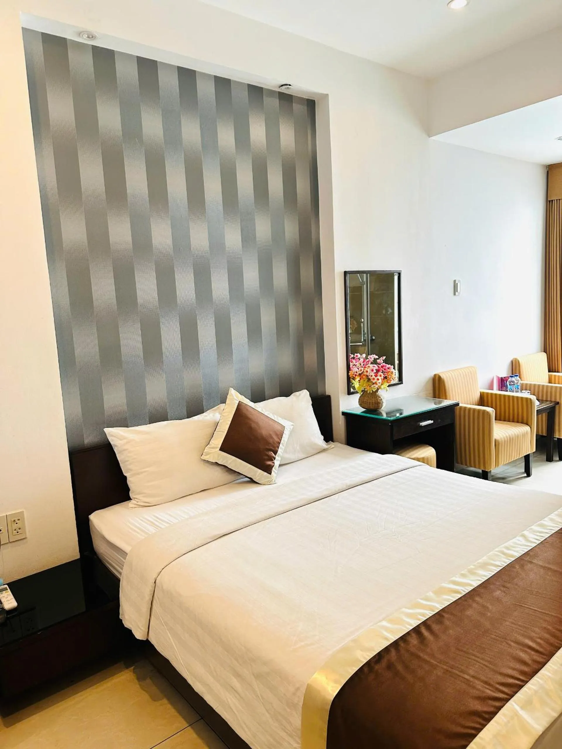 Bed in Ngoc Linh Luxury Hotel