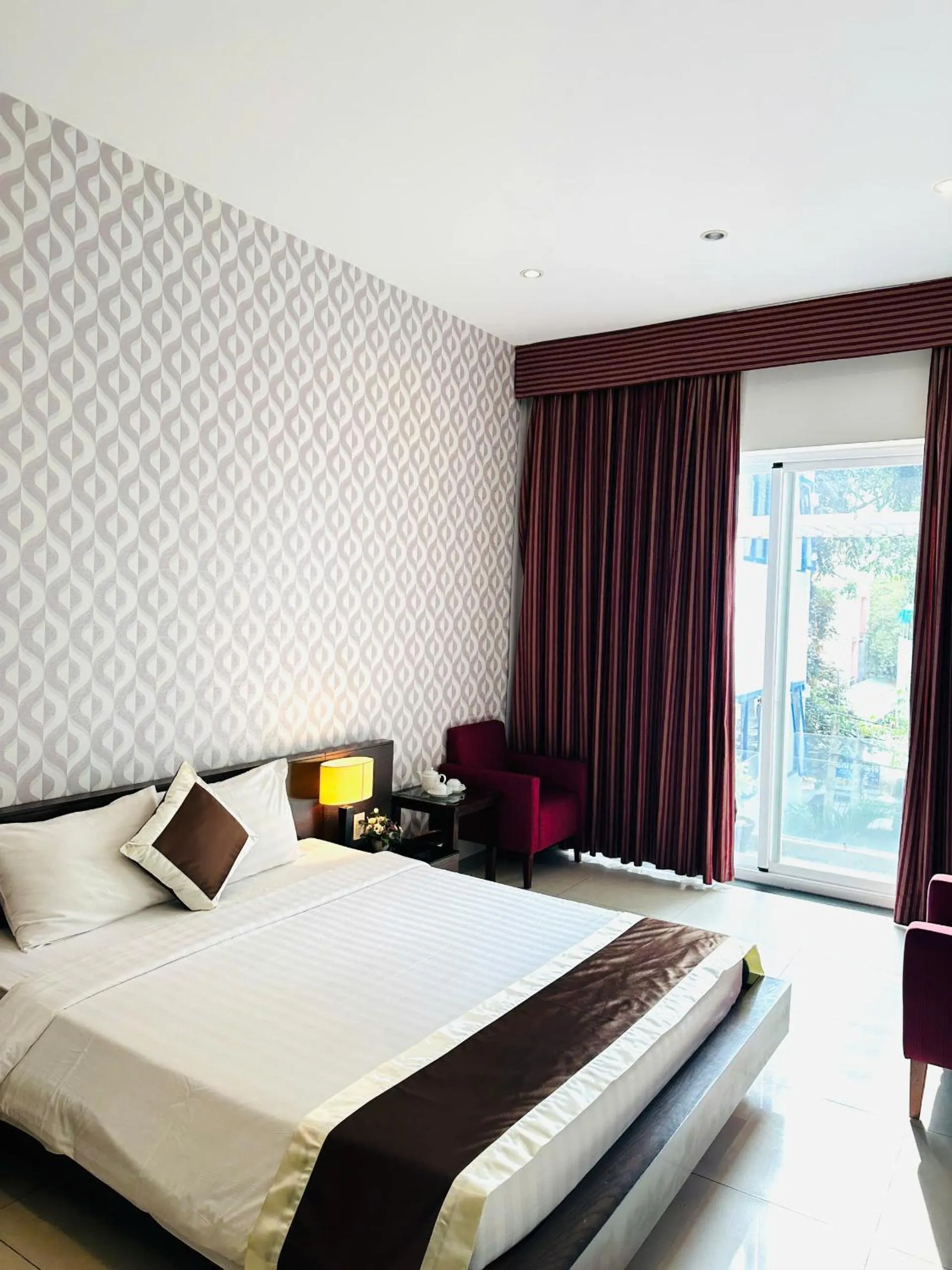 Bed in Ngoc Linh Luxury Hotel