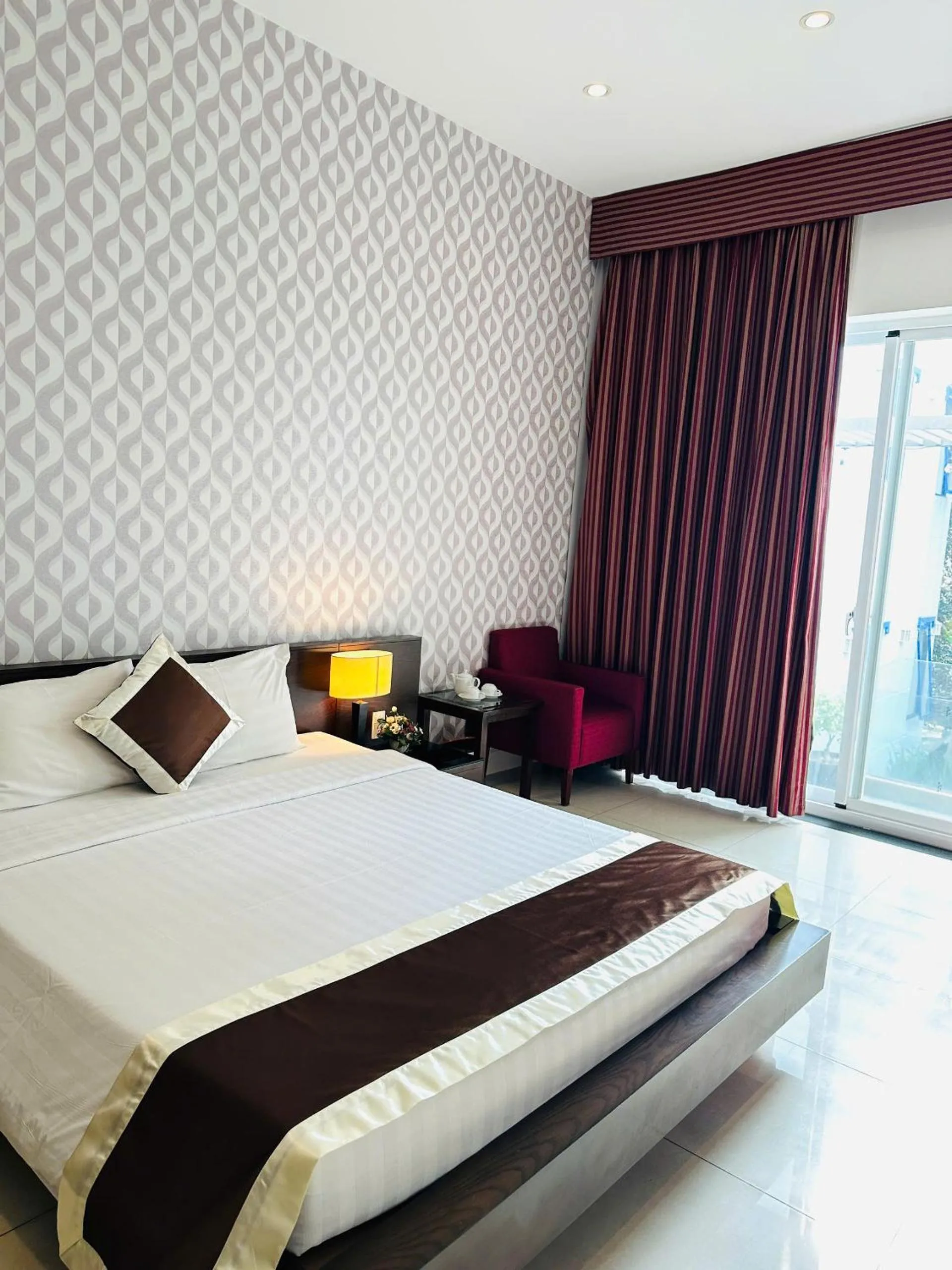 Bed in Ngoc Linh Luxury Hotel