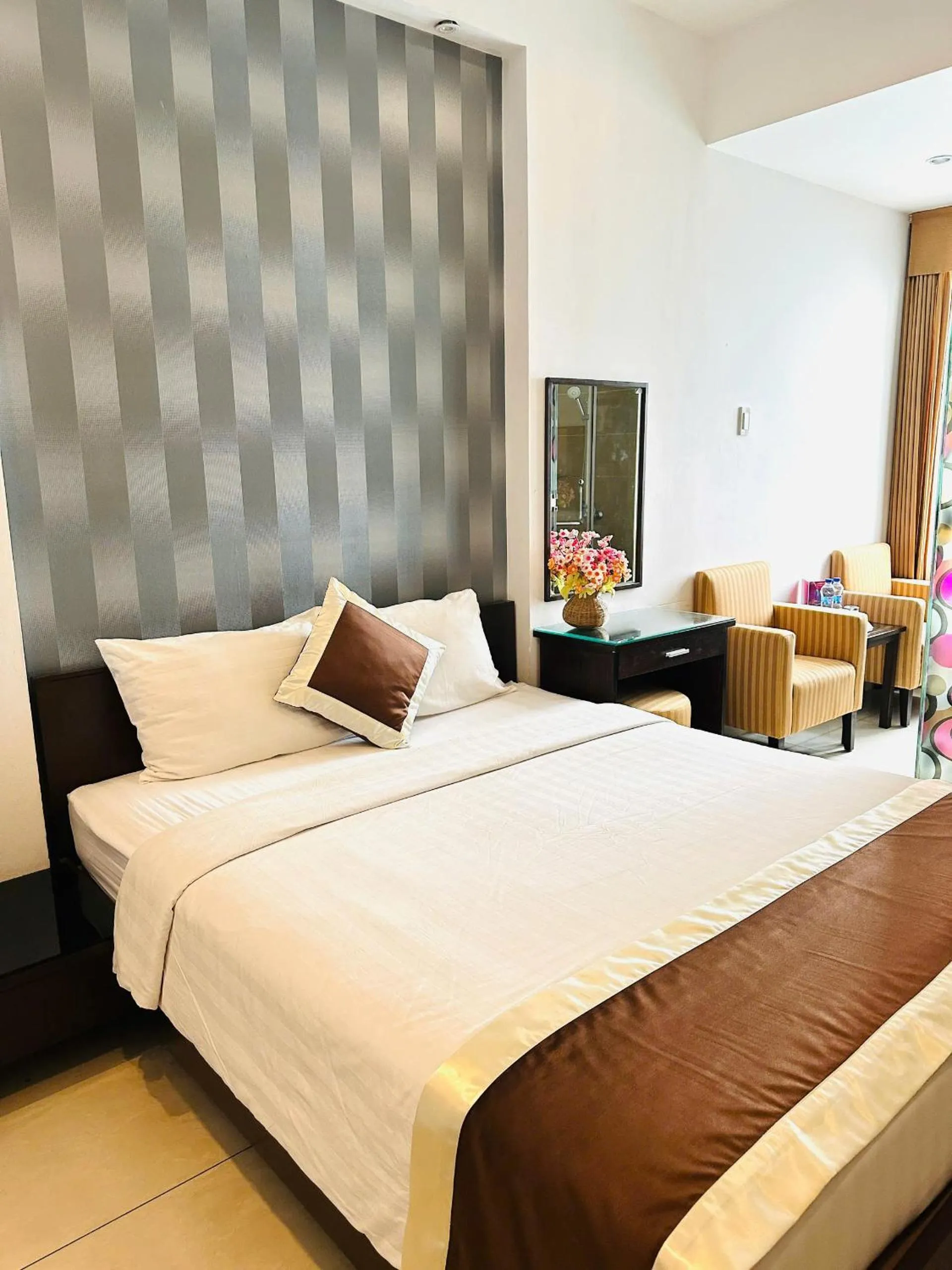 Bed in Ngoc Linh Luxury Hotel