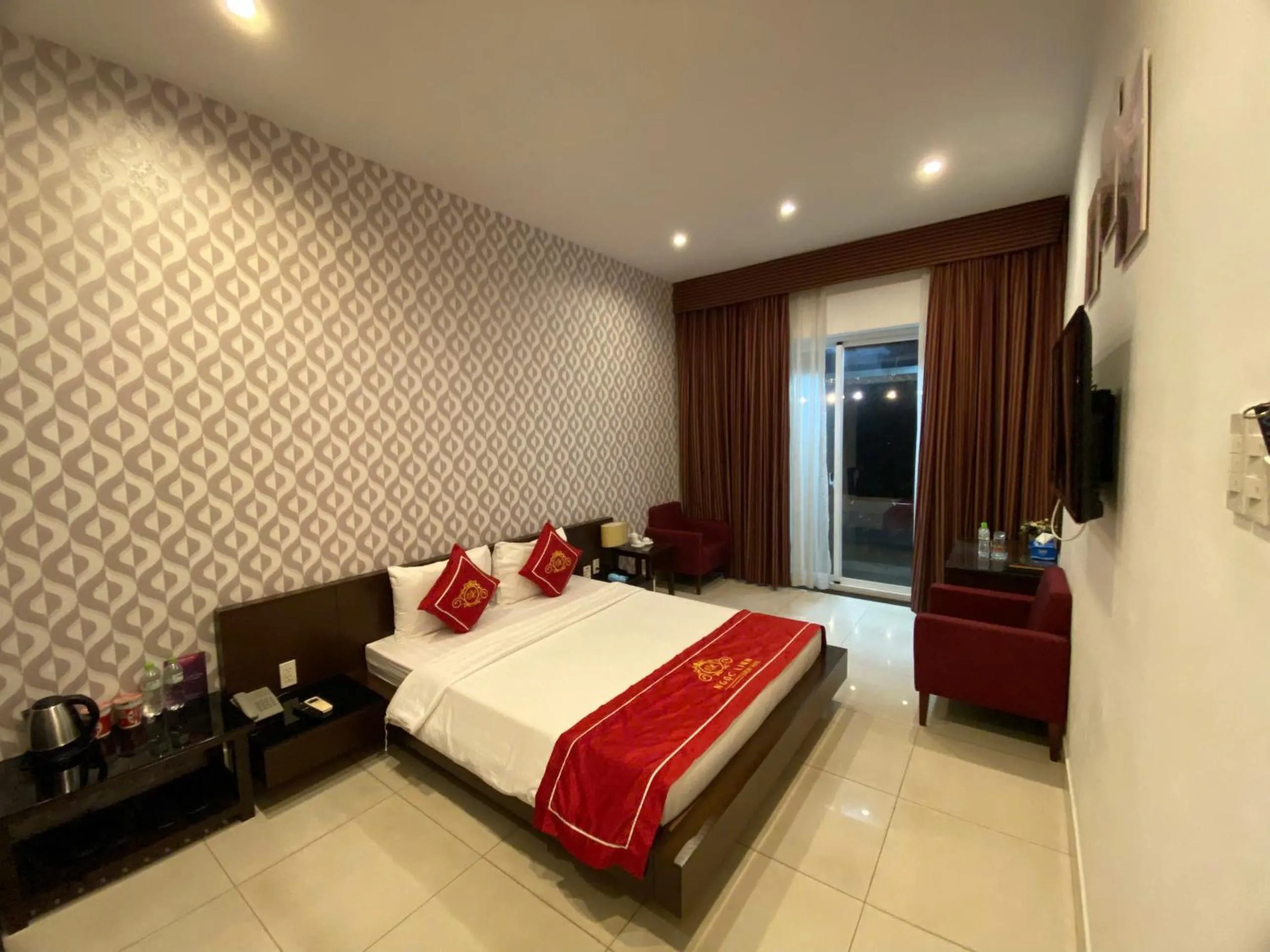 Bed in Ngoc Linh Luxury Hotel