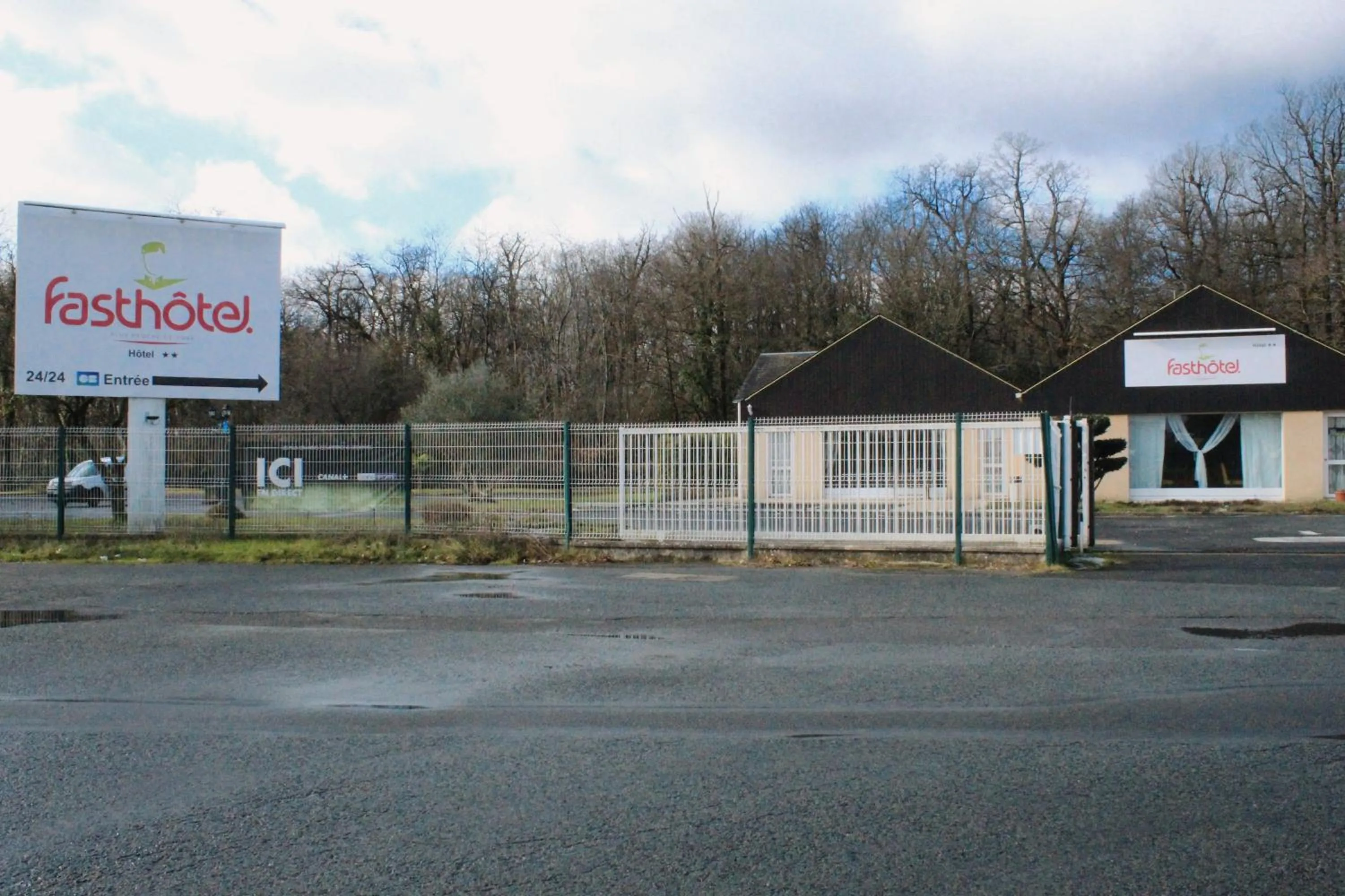 Facade/entrance in Fasthotel Vendome