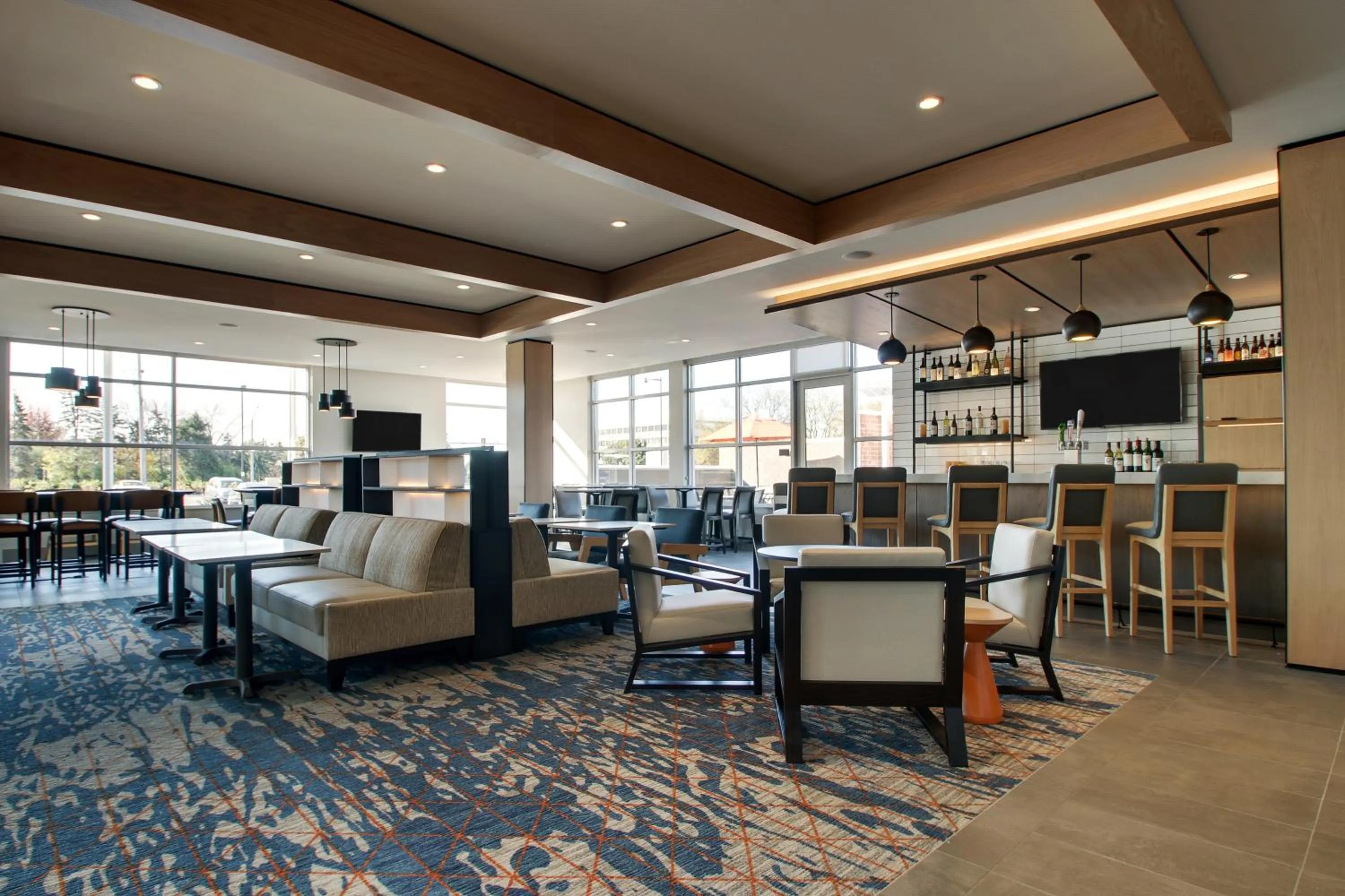 Lounge or bar in Hyatt House Oak Brook