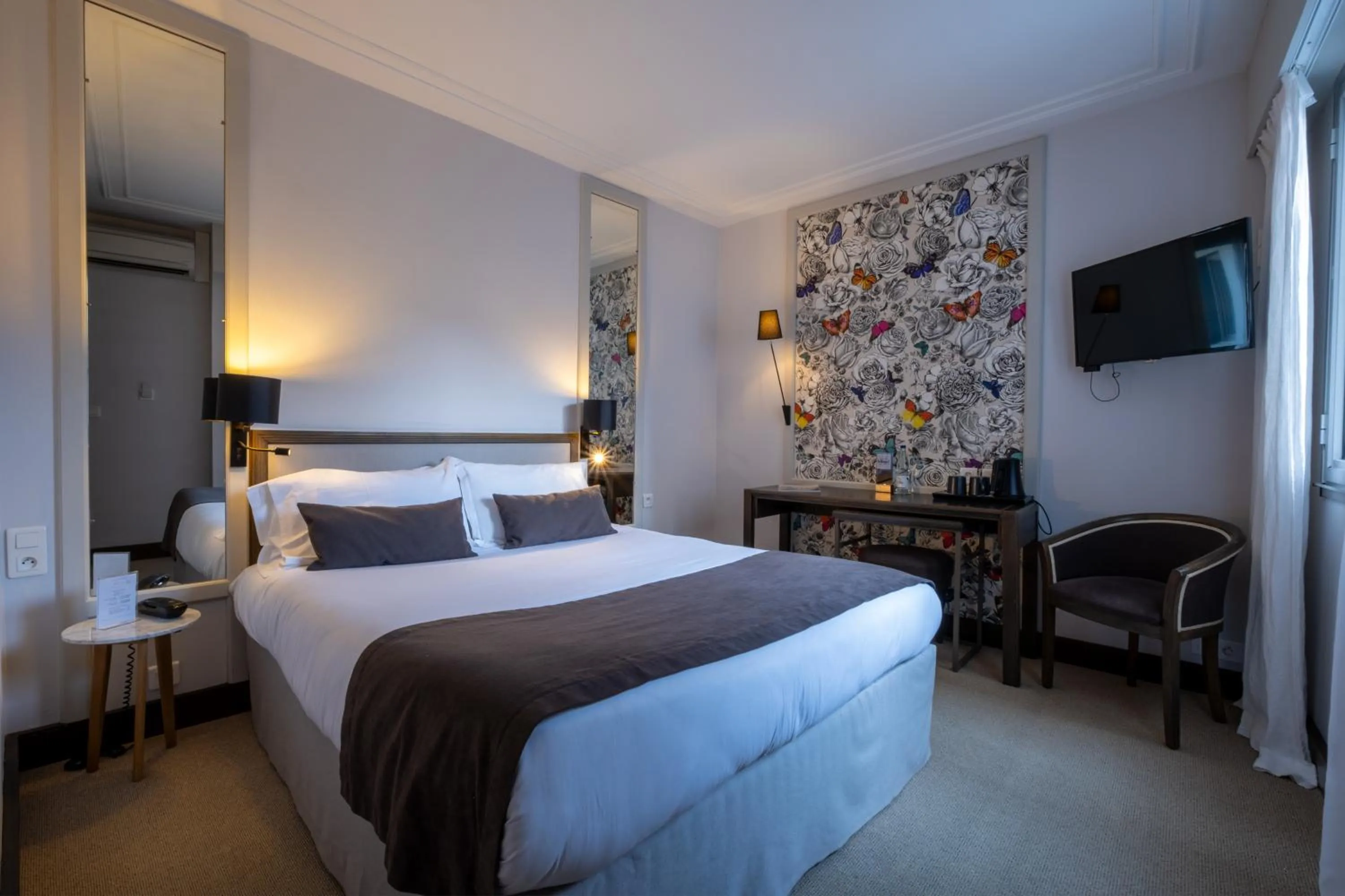 Bedroom, Bed in Hotel & Spa Les Roches Noires
