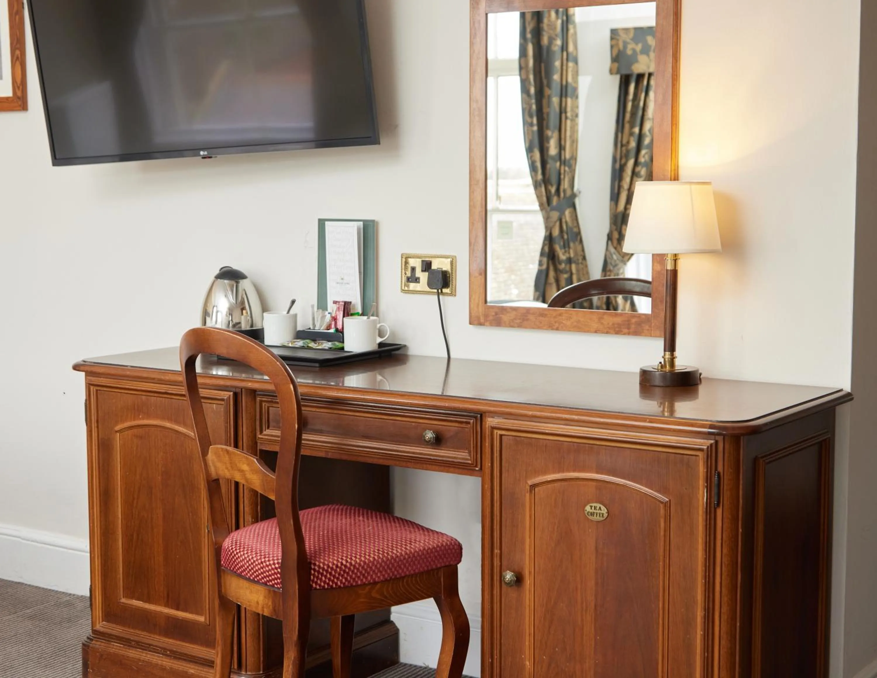 Coffee/tea facilities in George Hotel by Greene King Inns
