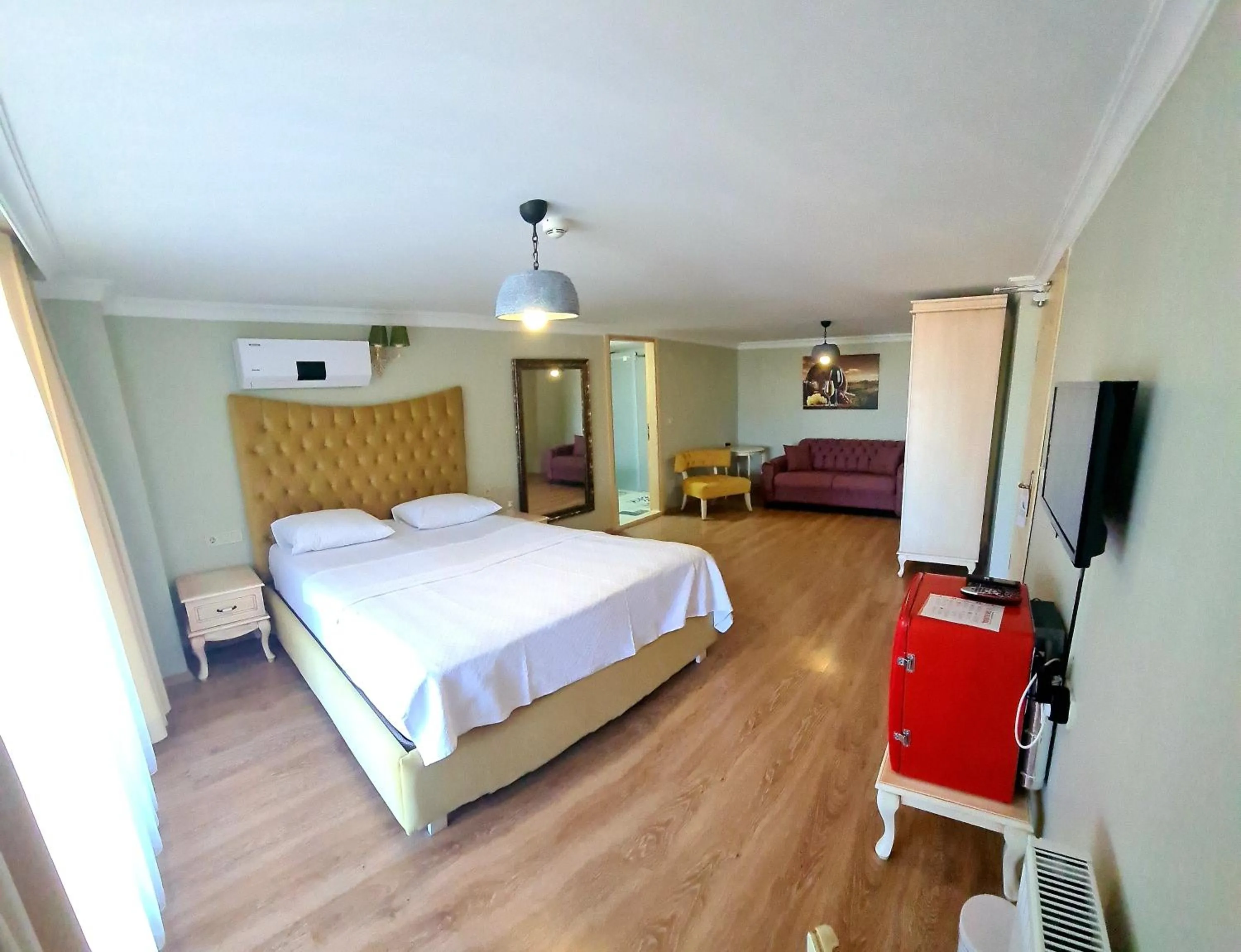 Photo of the whole room, Bed in Belizi Hotel