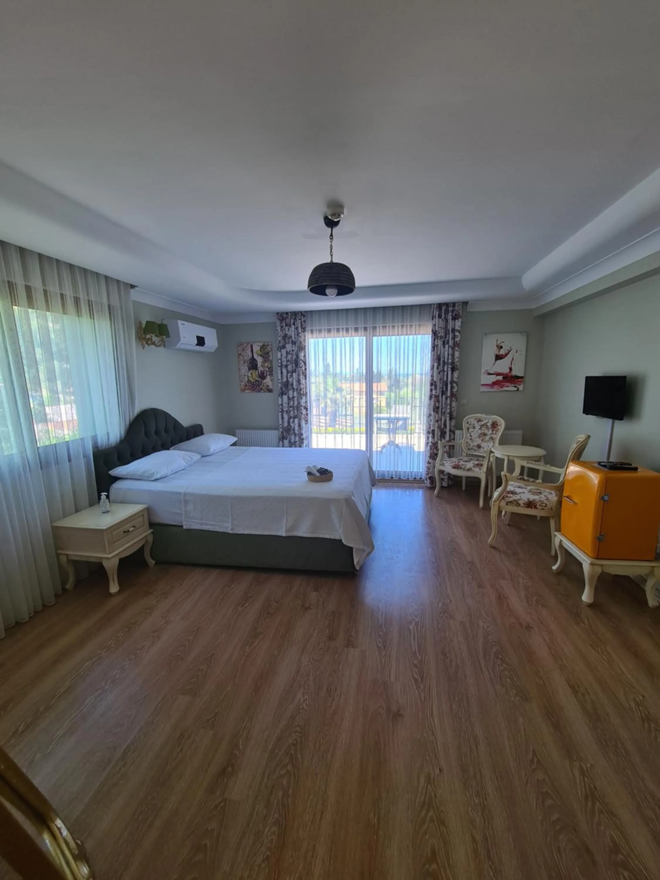 Photo of the whole room, Bed in Belizi Hotel