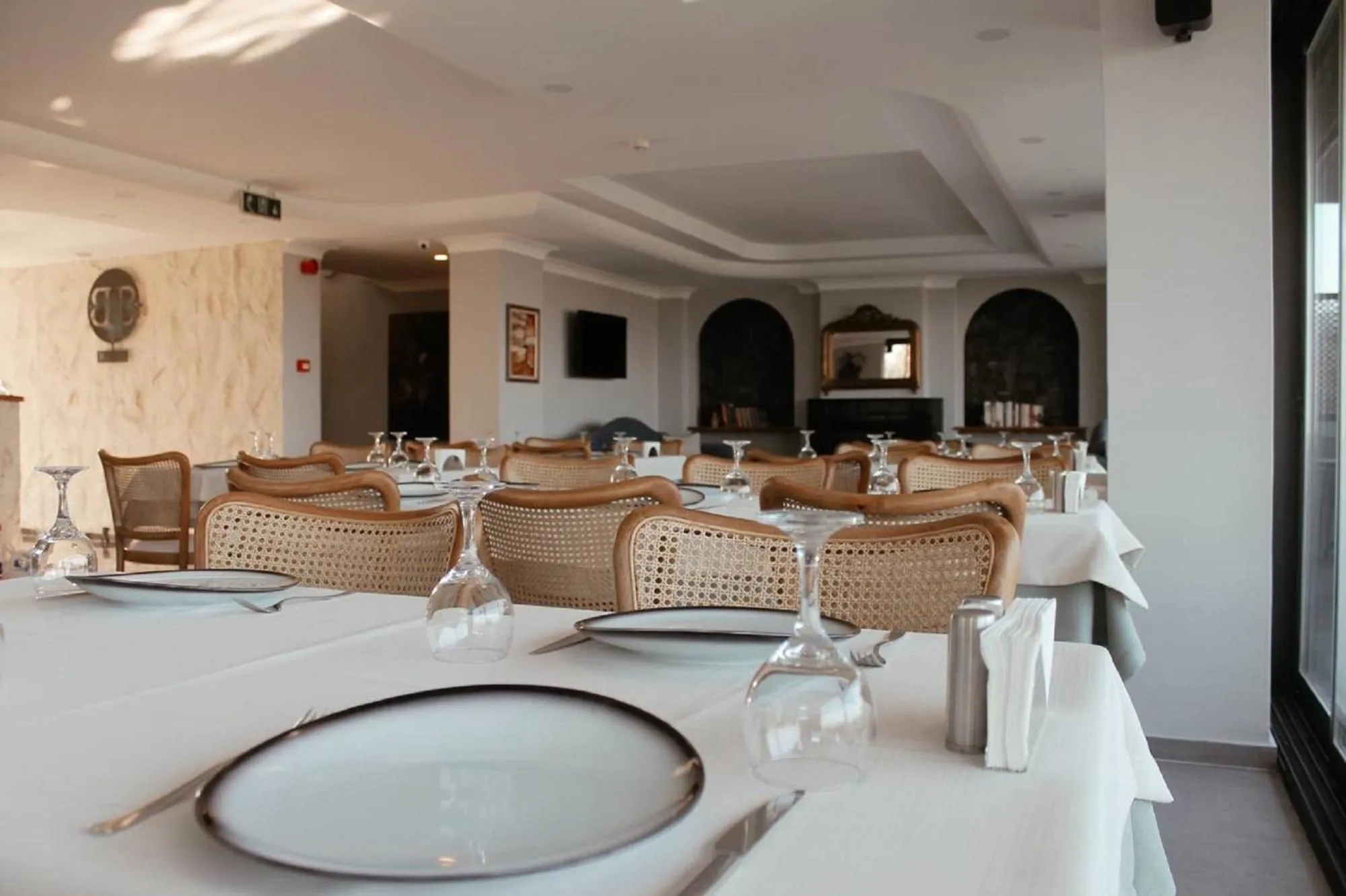 Restaurant/places to eat in Belizi Hotel