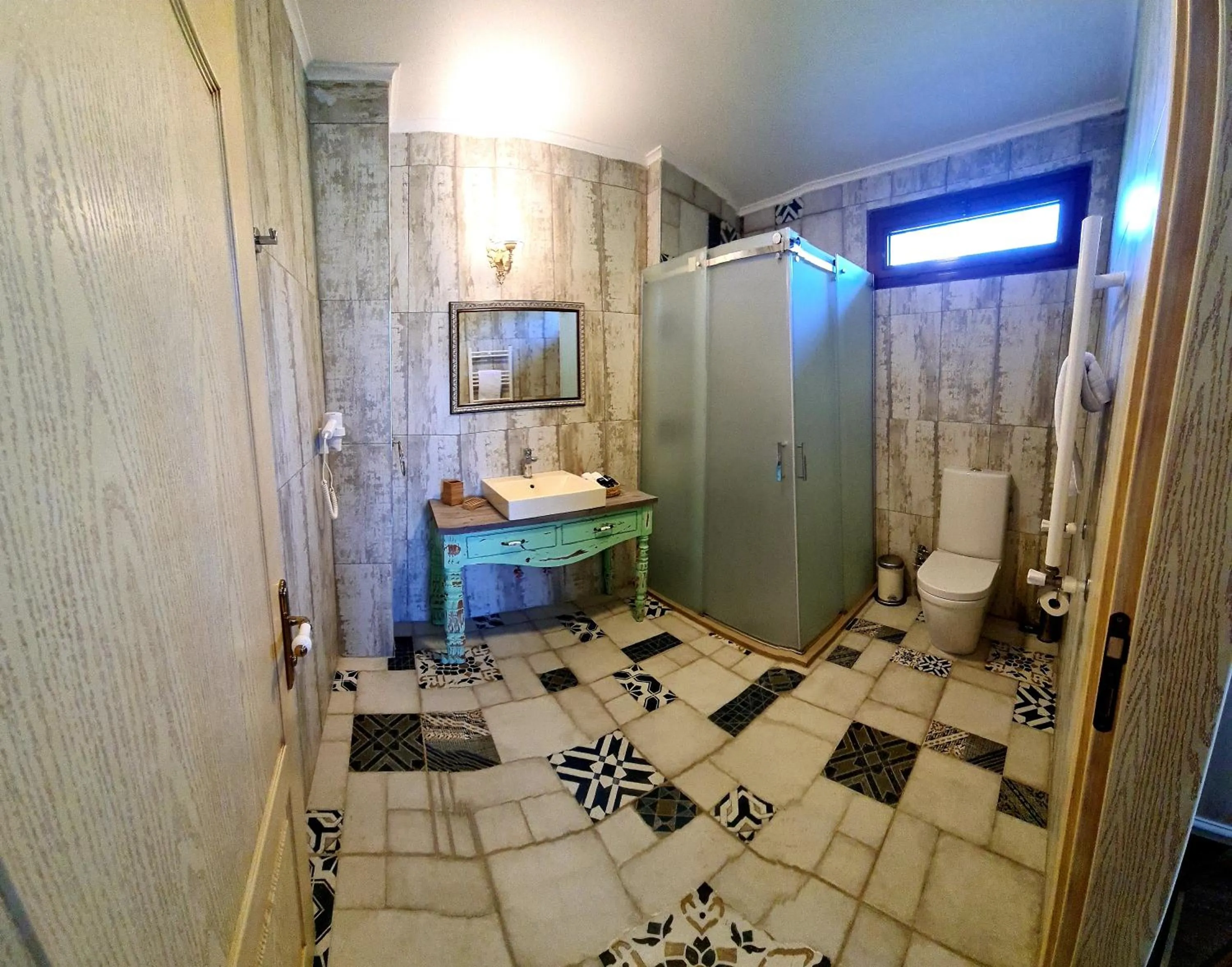 Shower in Belizi Hotel