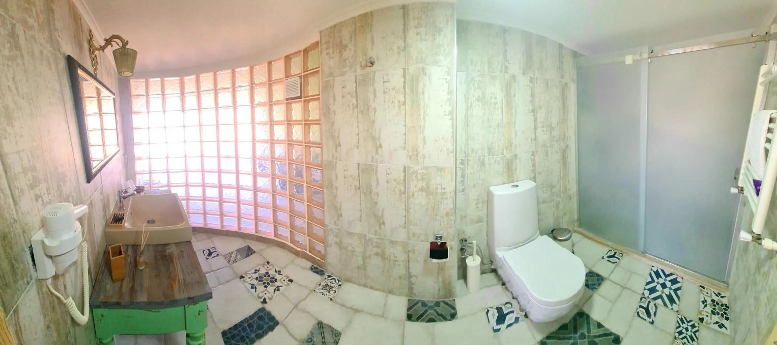 Shower in Belizi Hotel