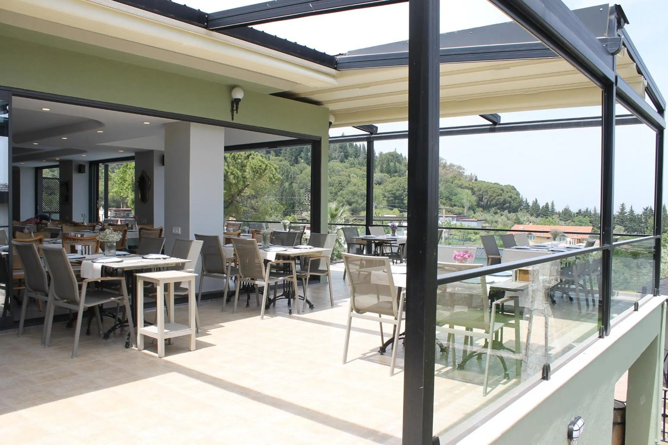 Restaurant/places to eat in Belizi Hotel