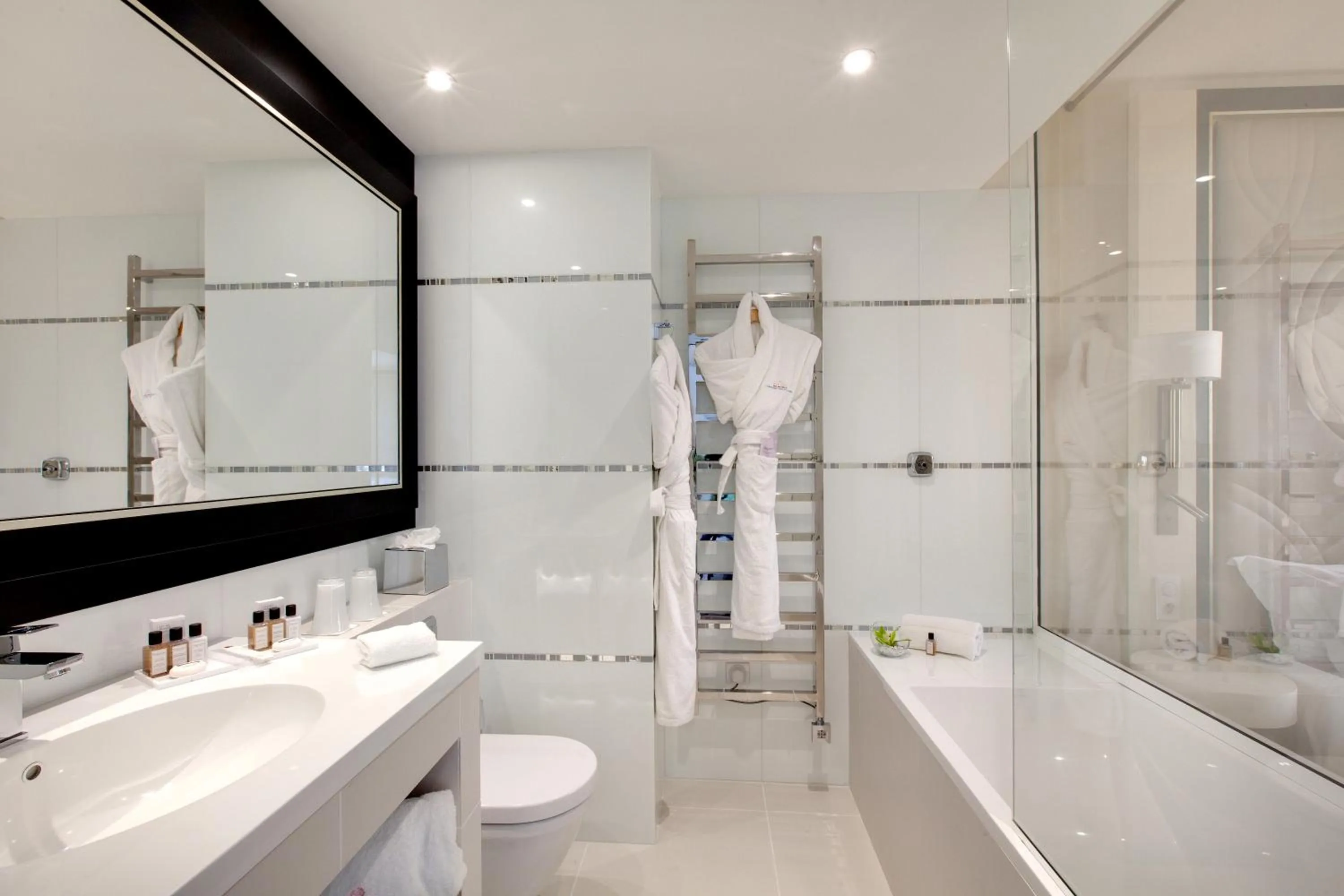 Bathroom in Grand Hôtel Thalasso & Spa