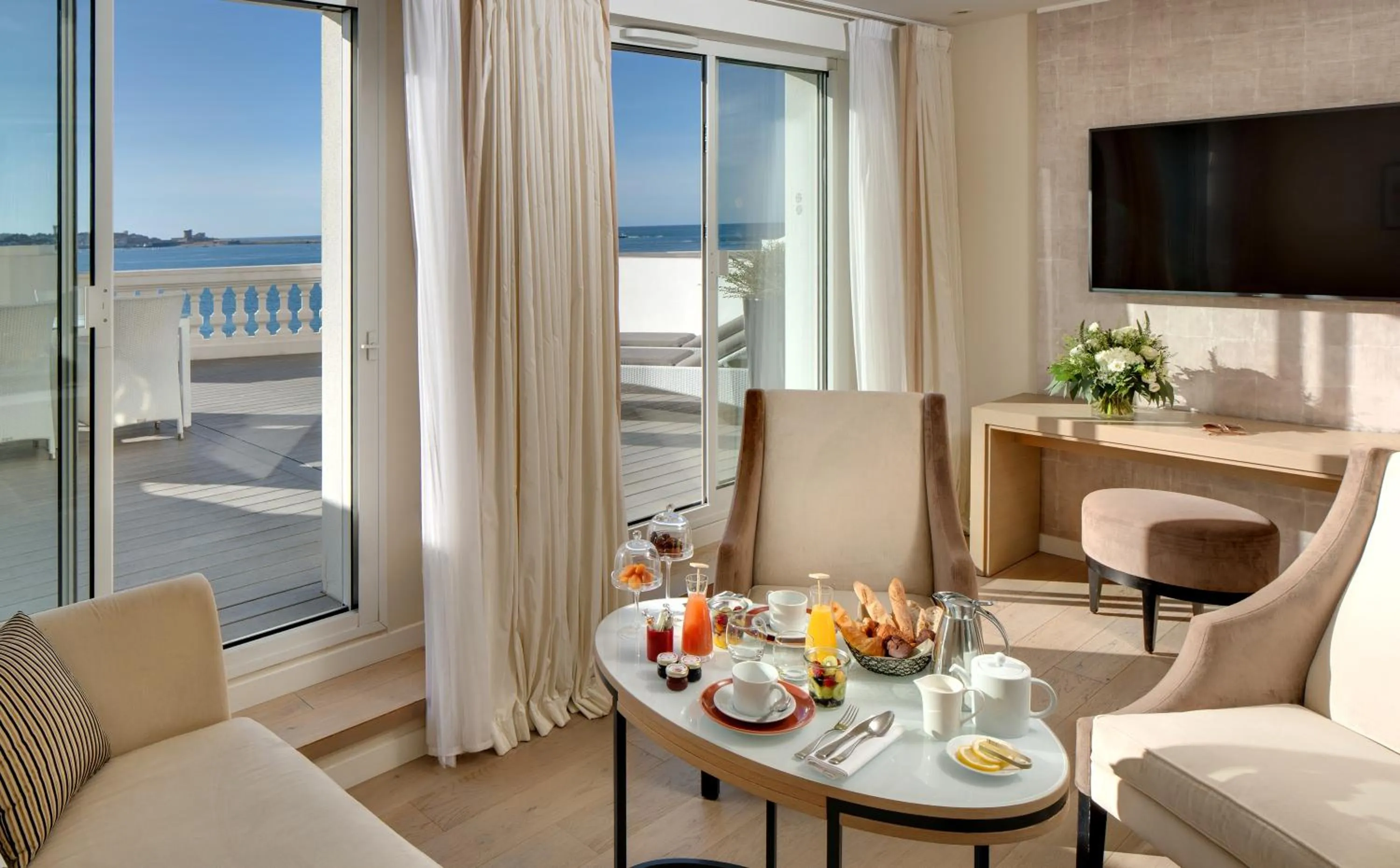 Balcony/Terrace in Grand Hôtel Thalasso & Spa