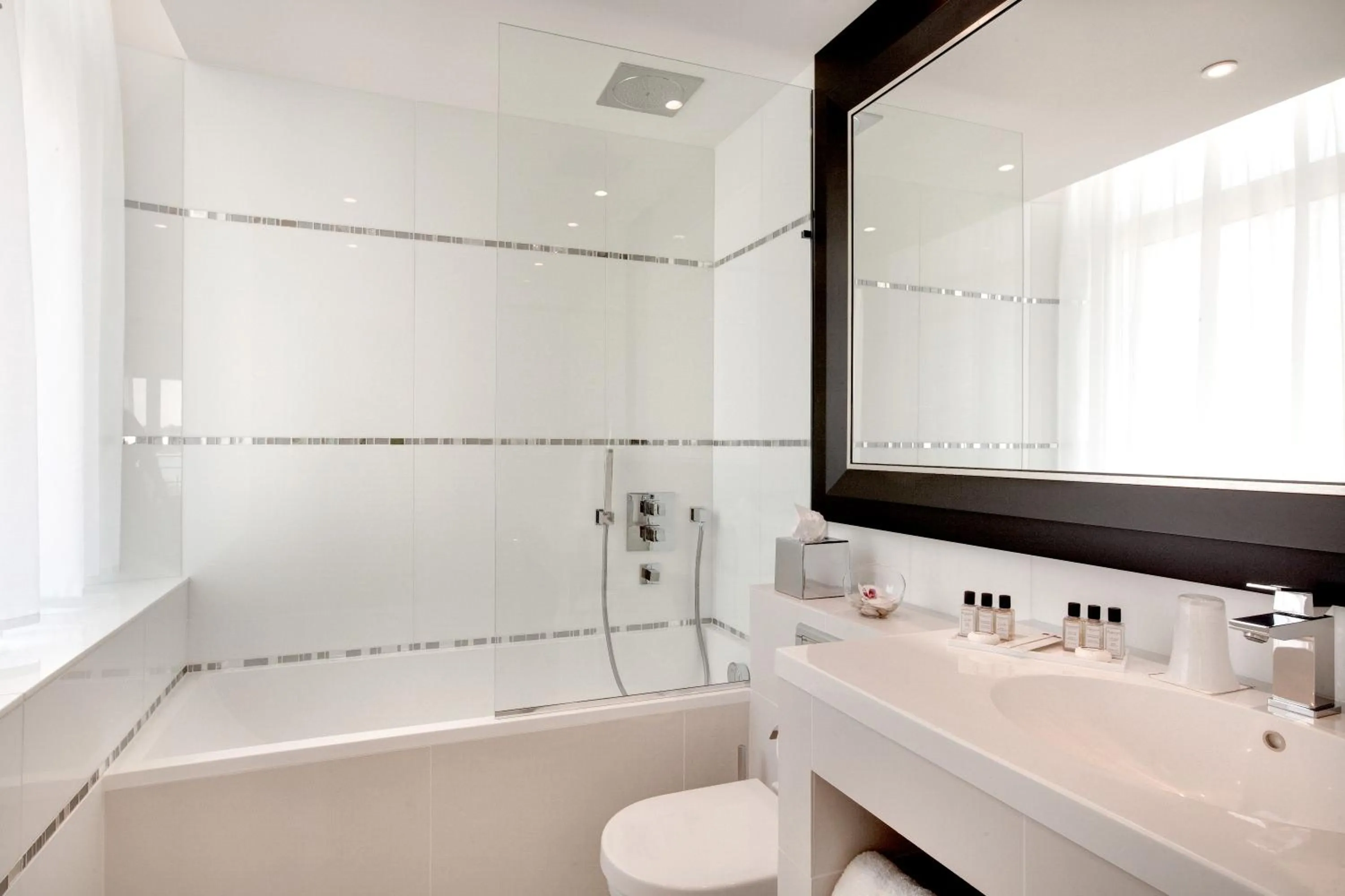 Bathroom in Grand Hôtel Thalasso & Spa