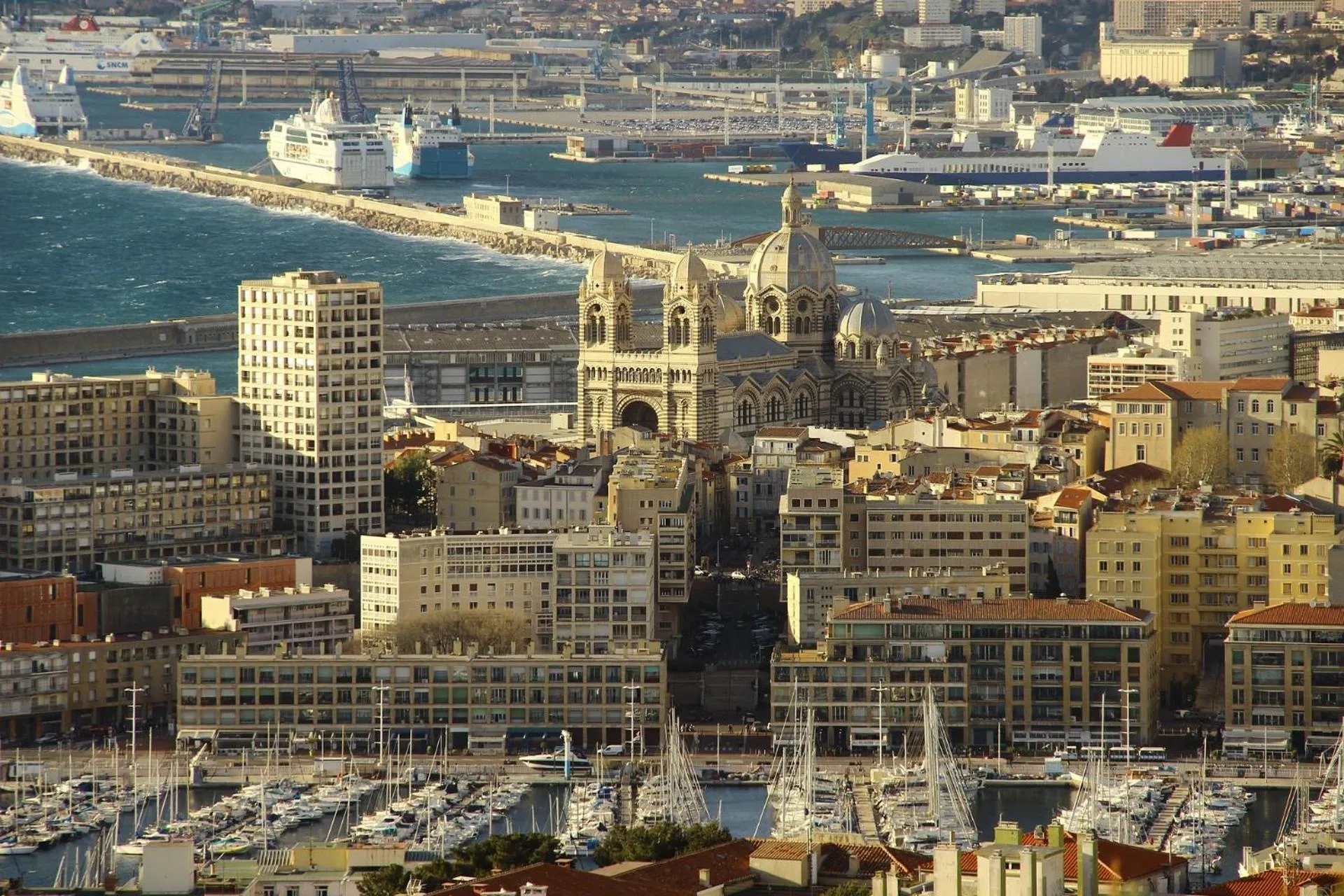 Nearby landmark in Le Phocéen Appartement Terrasse Plein centre