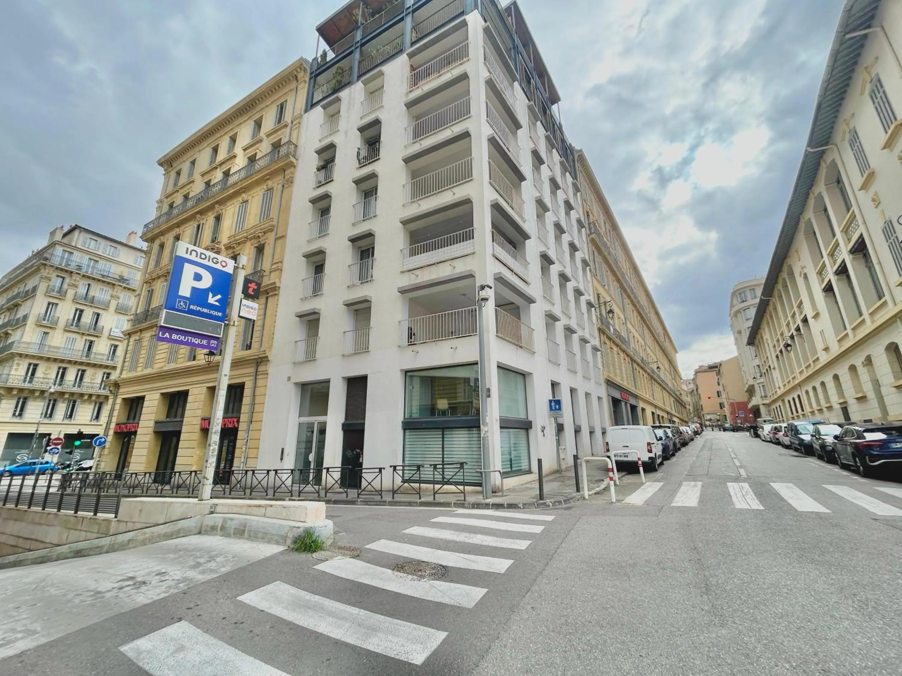 Property building in Le Phocéen Appartement Terrasse Plein centre