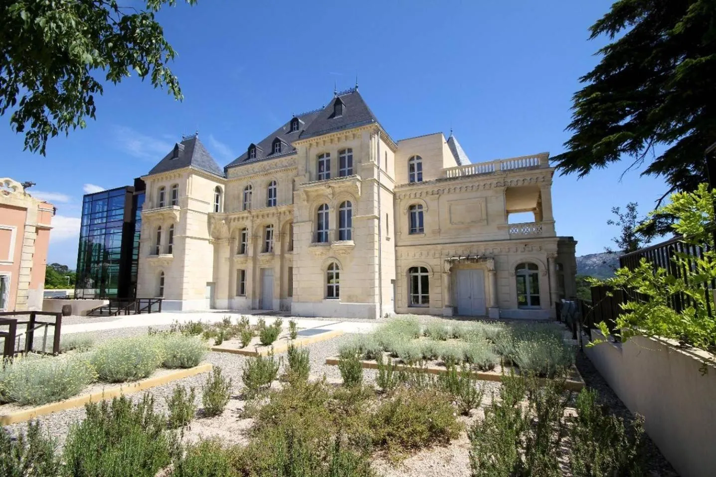 Nearby landmark in Le Phocéen Appartement Terrasse Plein centre