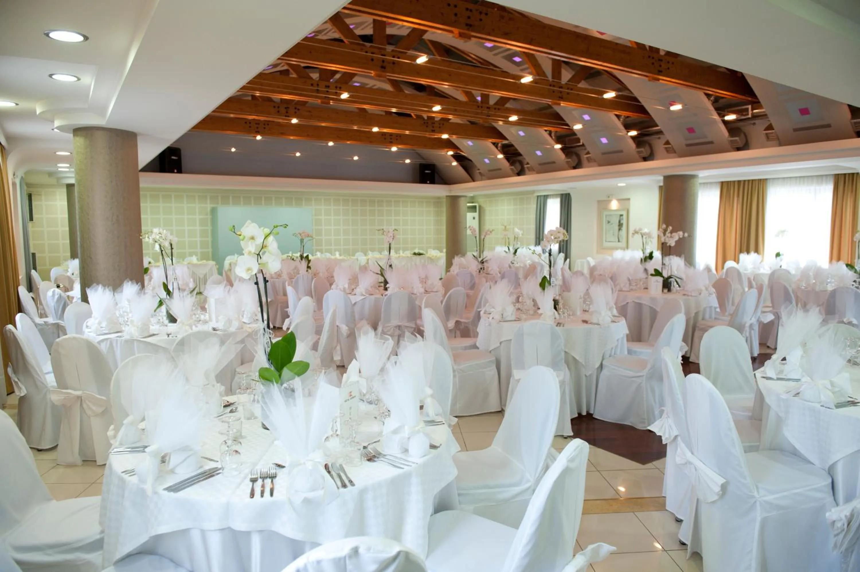 Restaurant/places to eat in Hotel Kierion